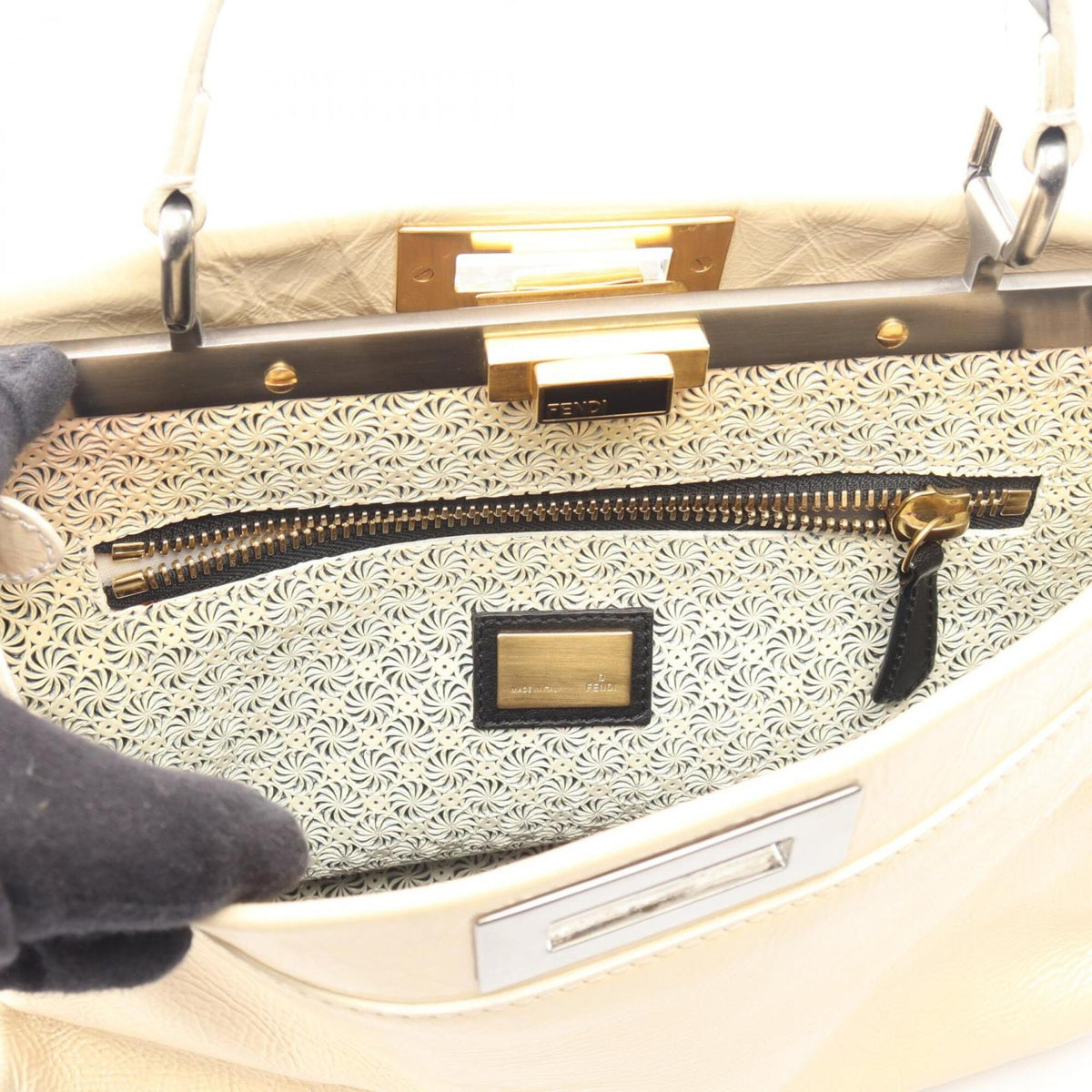 Fendi Ivory Patent Leather Handbag (Pre-Owned)
