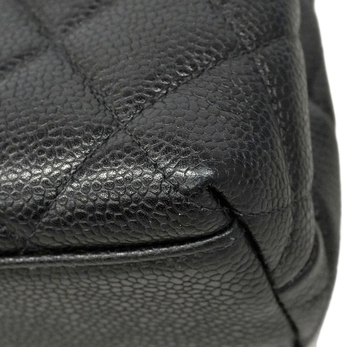 Chanel Black Grained Calfskin Handbag (Pre-Owned)