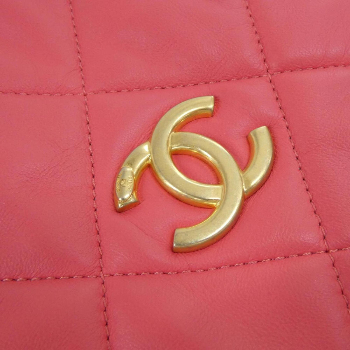 Chanel Pink Leather Shoulder Bag (Pre-Owned)