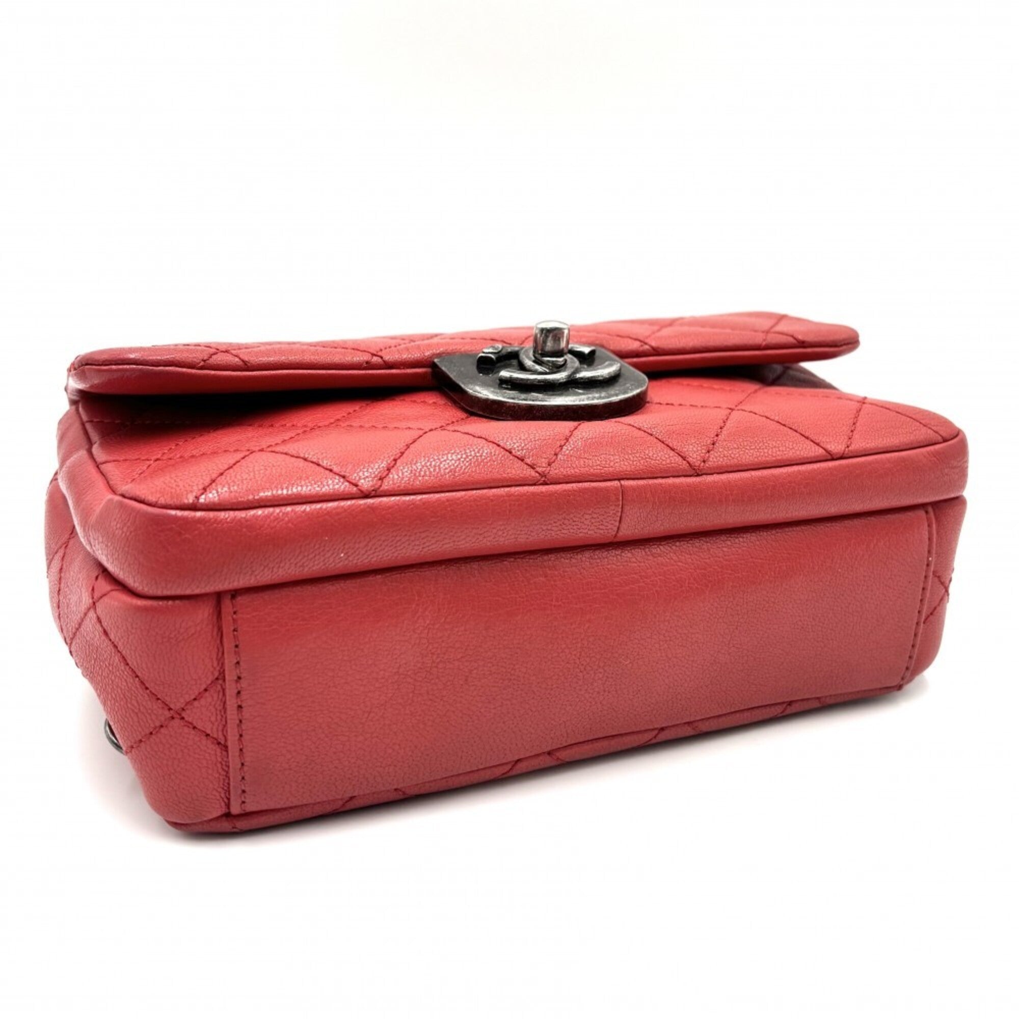 Chanel Red Color Leather Shoulder Bag (Pre-Owned)