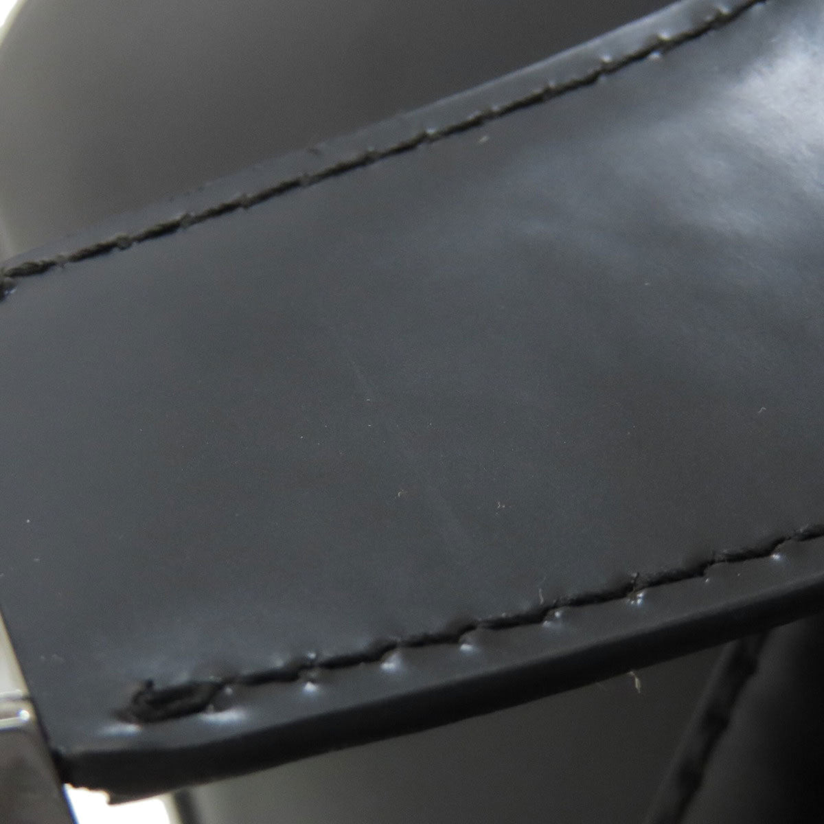Versace Black Leather Shoulder Bag (Pre-Owned)