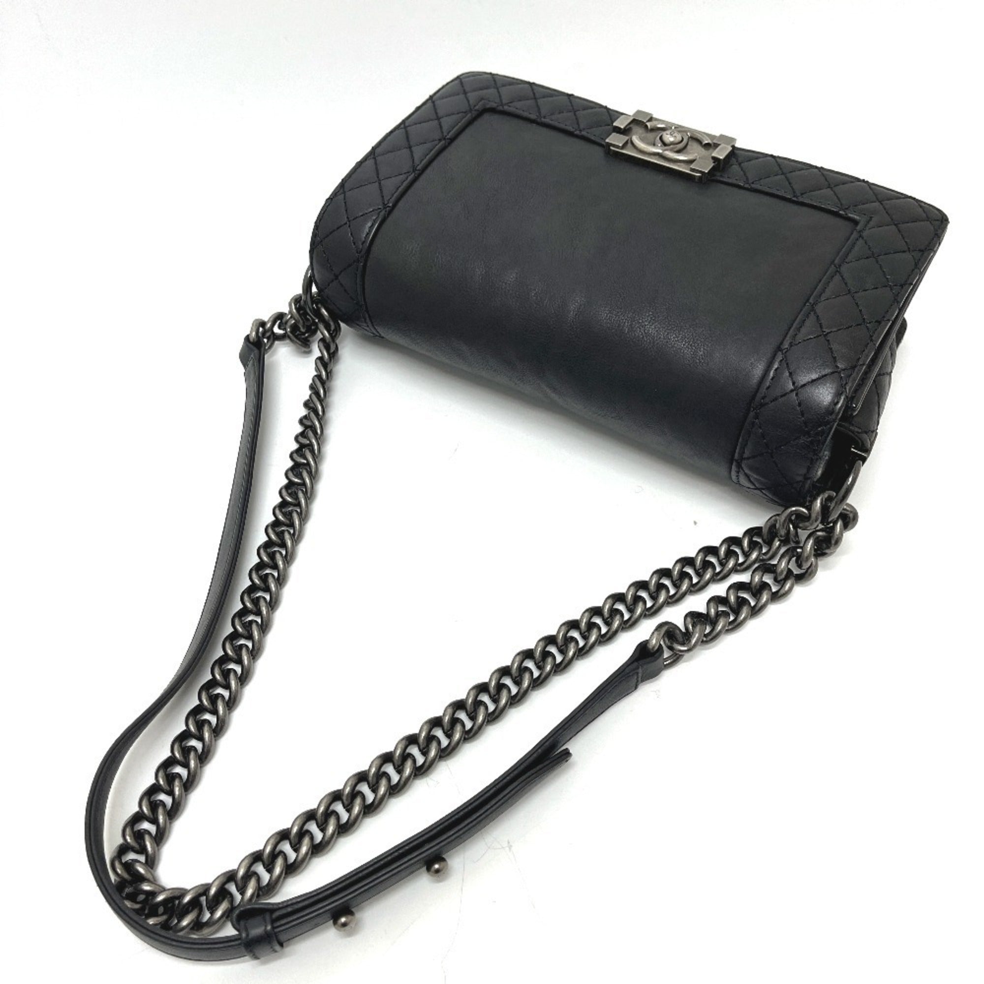 Chanel Boy Chanel Black Leather Shoulder Bag (Pre-Owned)