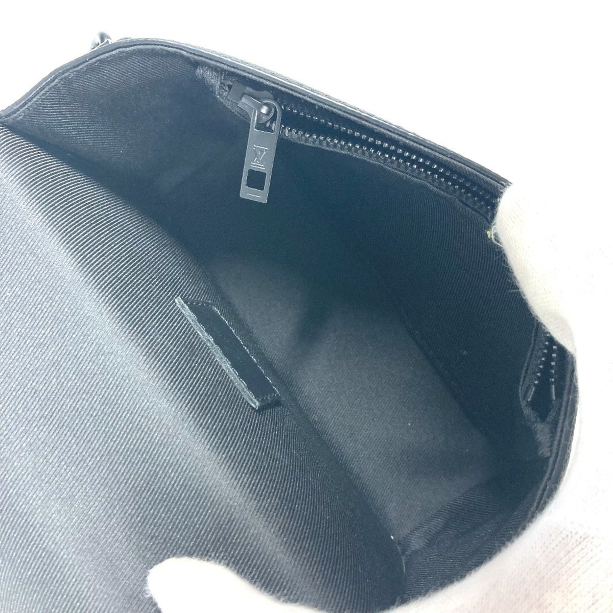 Louis Vuitton Black Leather Pochette Shoulder Bag (Pre-Owned)