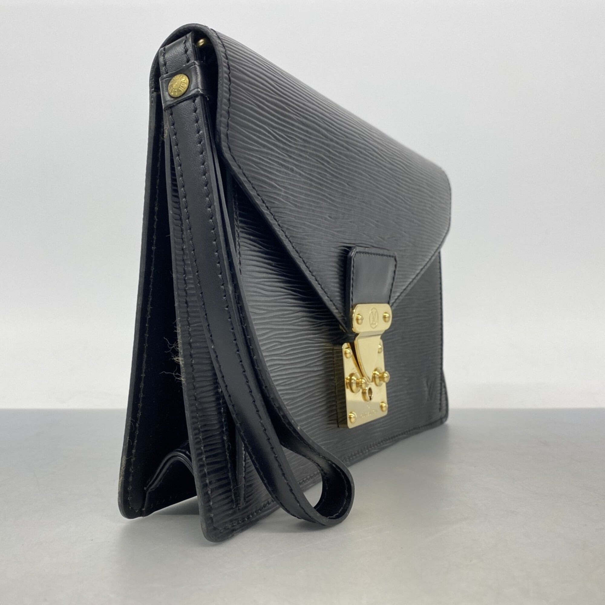 Louis Vuitton Noir Clutch Bag (Pre-Owned)