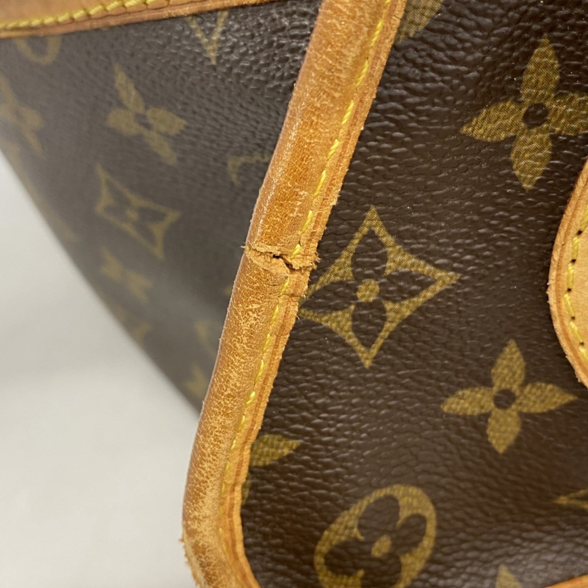 Louis Vuitton Brown Shoulder Bag (Pre-Owned)