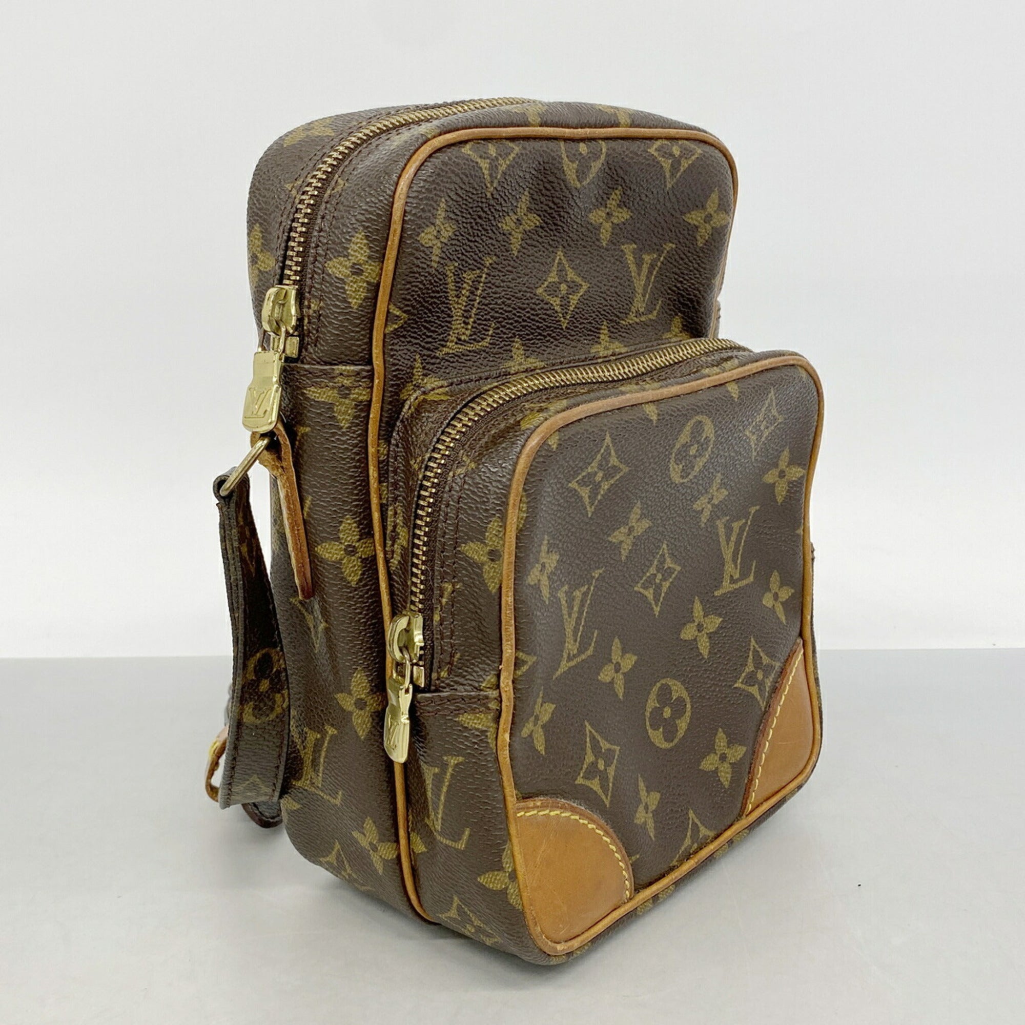 Louis Vuitton Brown Shoulder Bag (Pre-Owned)