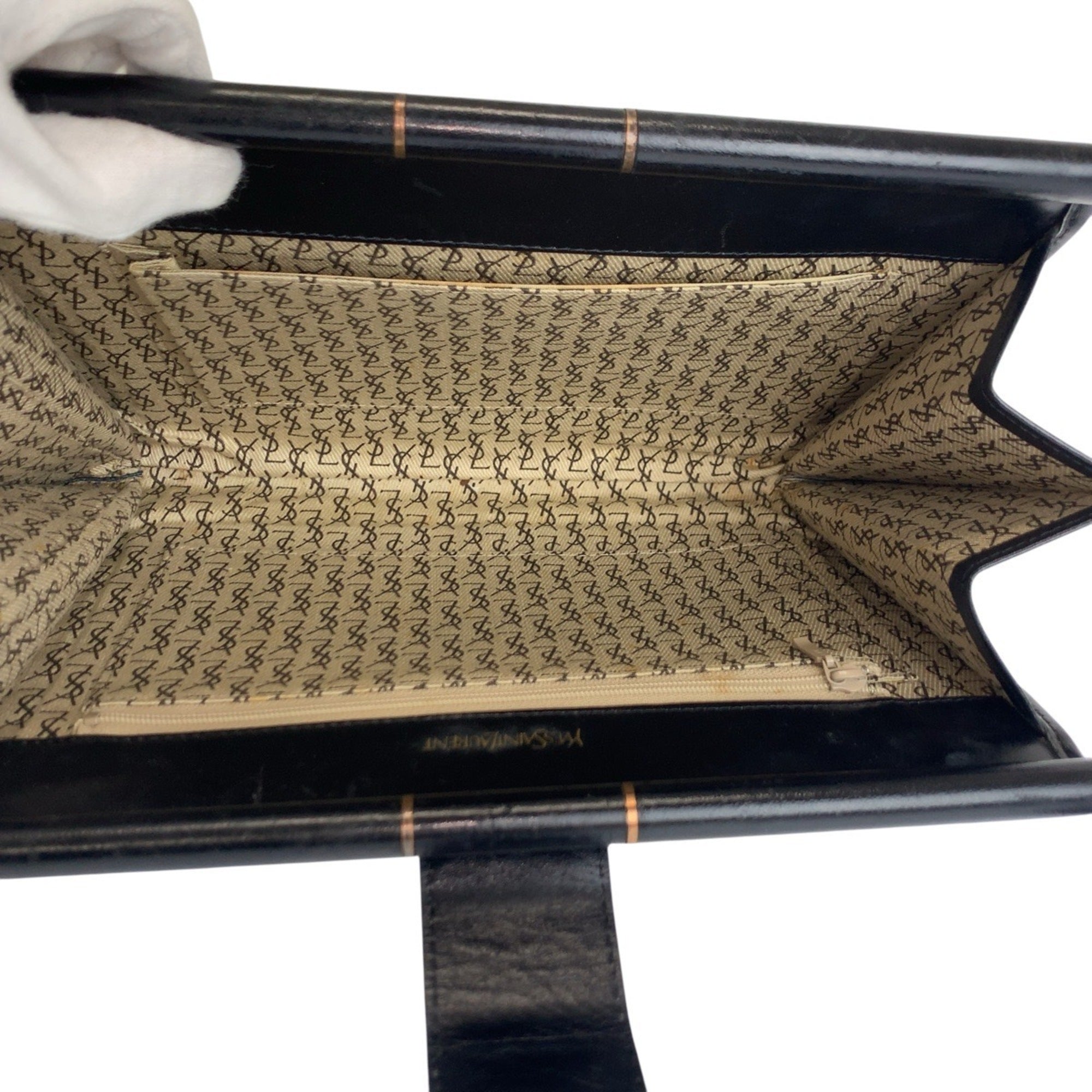 Yves Saint Laurent Black Leather Clutch Bag (Pre-Owned)