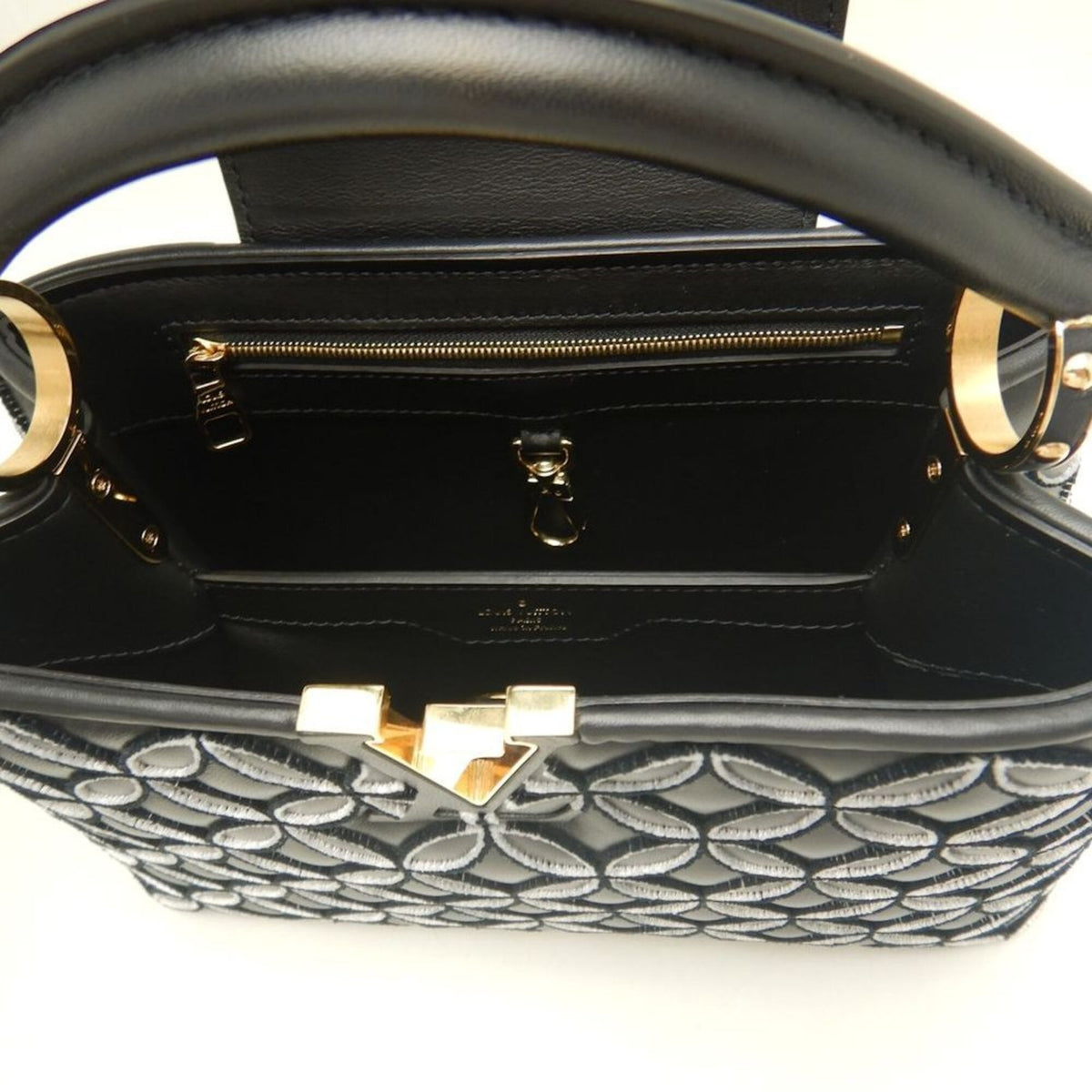 Louis Vuitton Noir Leather Handbag (Pre-Owned)