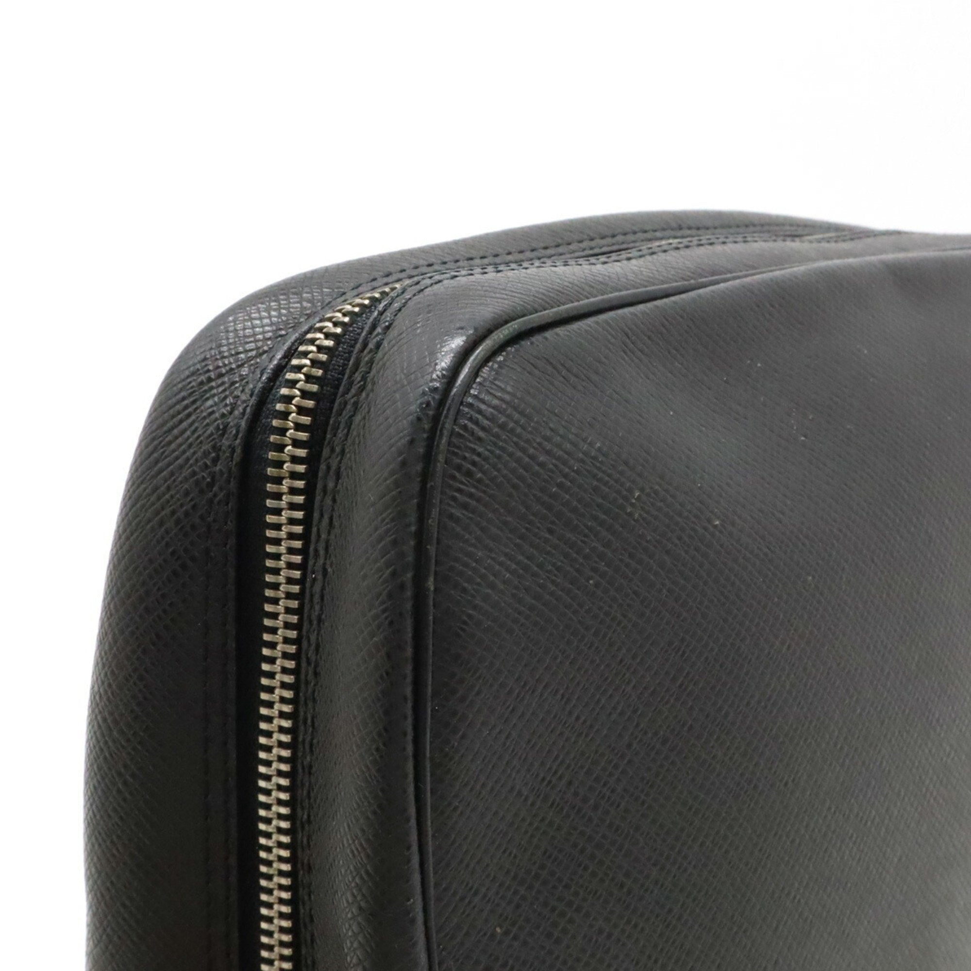 Louis Vuitton Ardoise Taiga Leather Pouch (Pre-Owned)