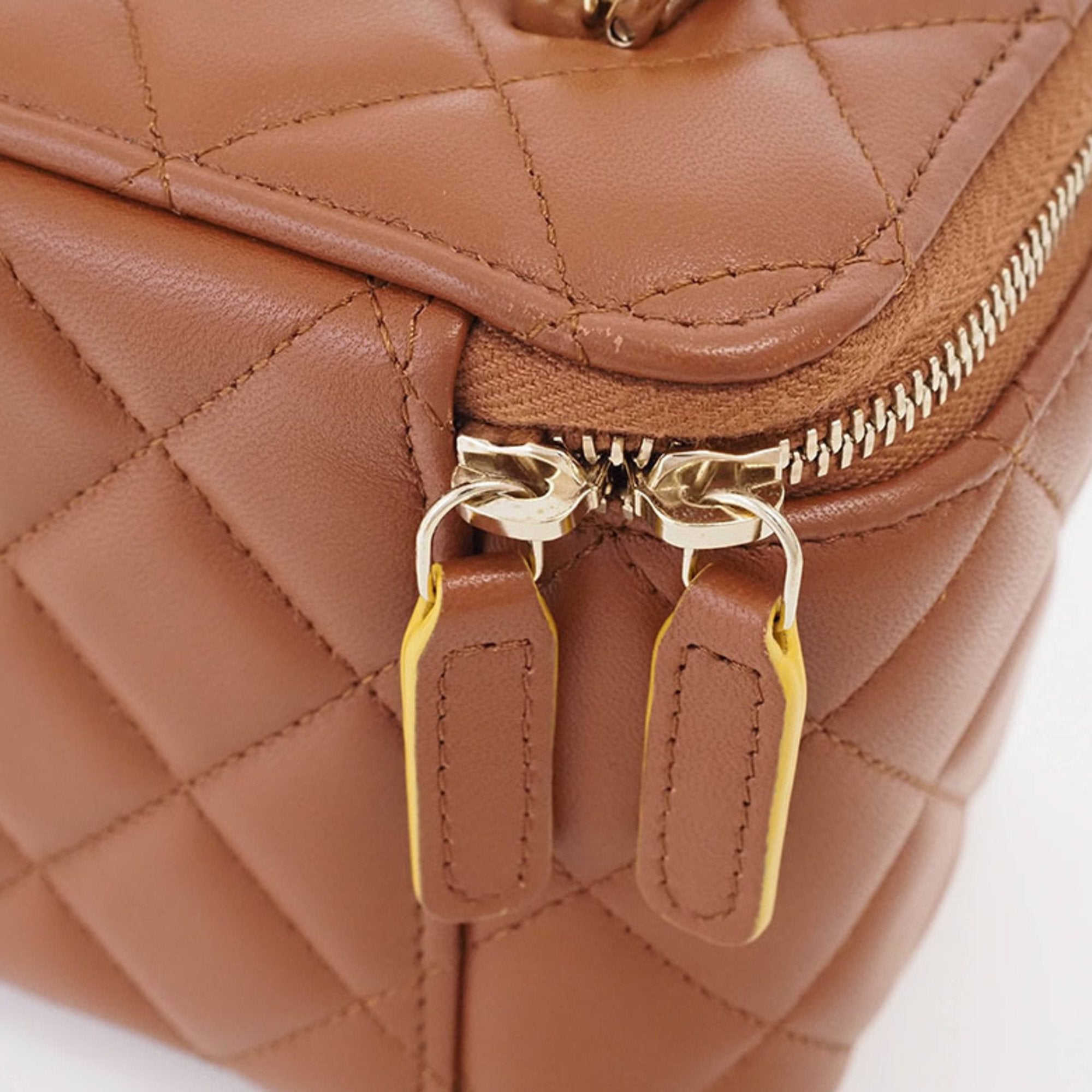 Chanel Brown Leather Shoulder Bag (Pre-Owned)