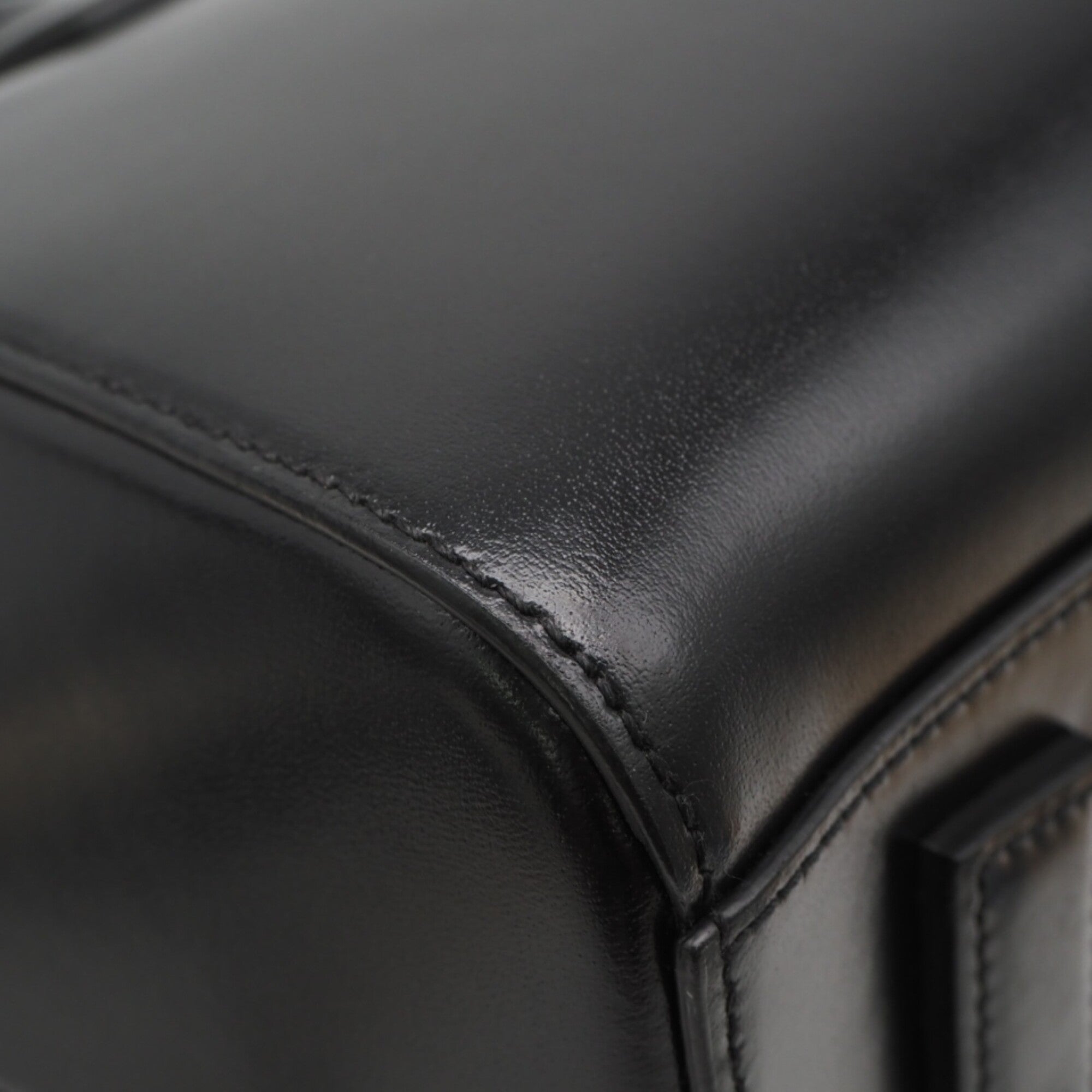 Givenchy Black Leather Handbag (Pre-Owned)