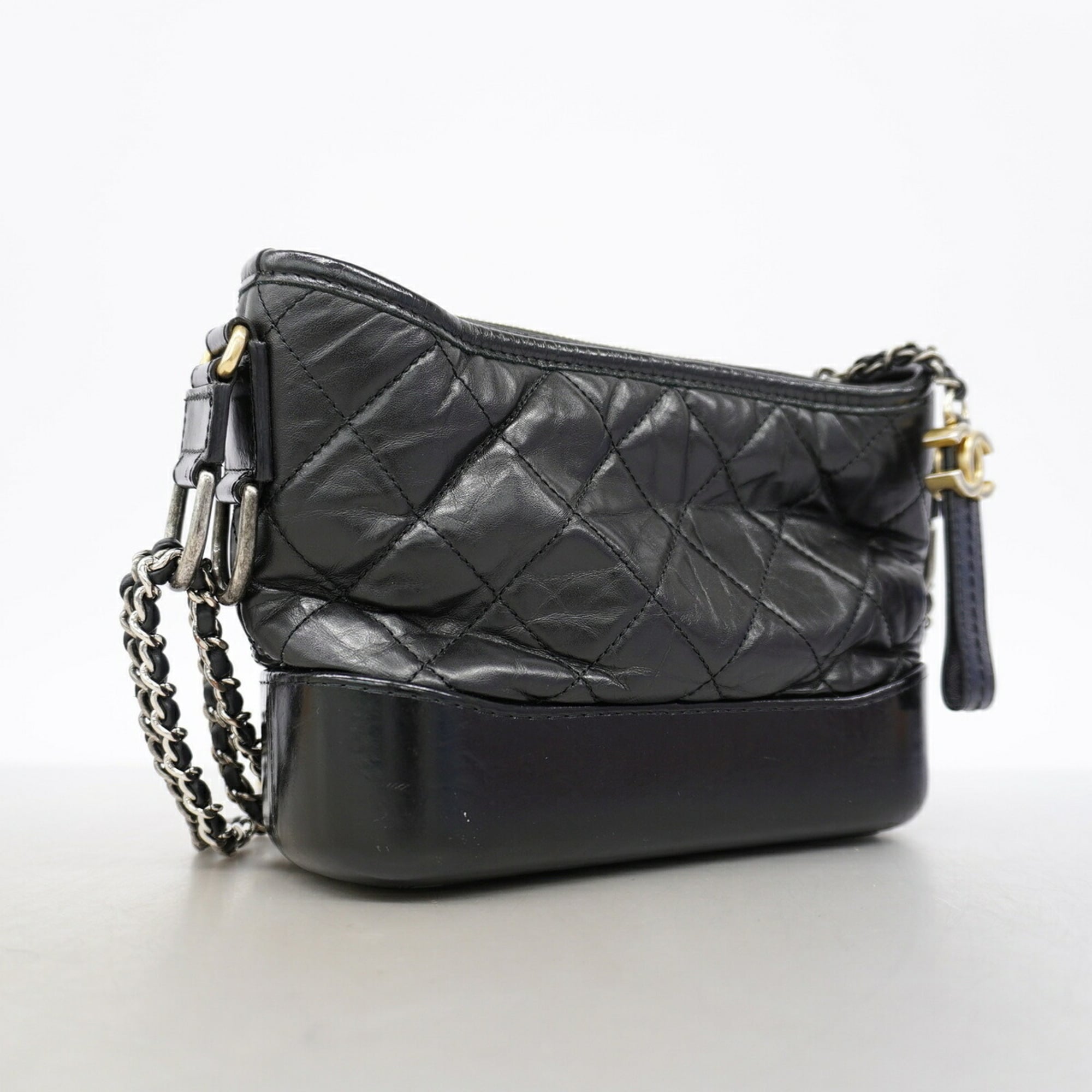Chanel Black Leather Shoulder Bag (Pre-Owned)