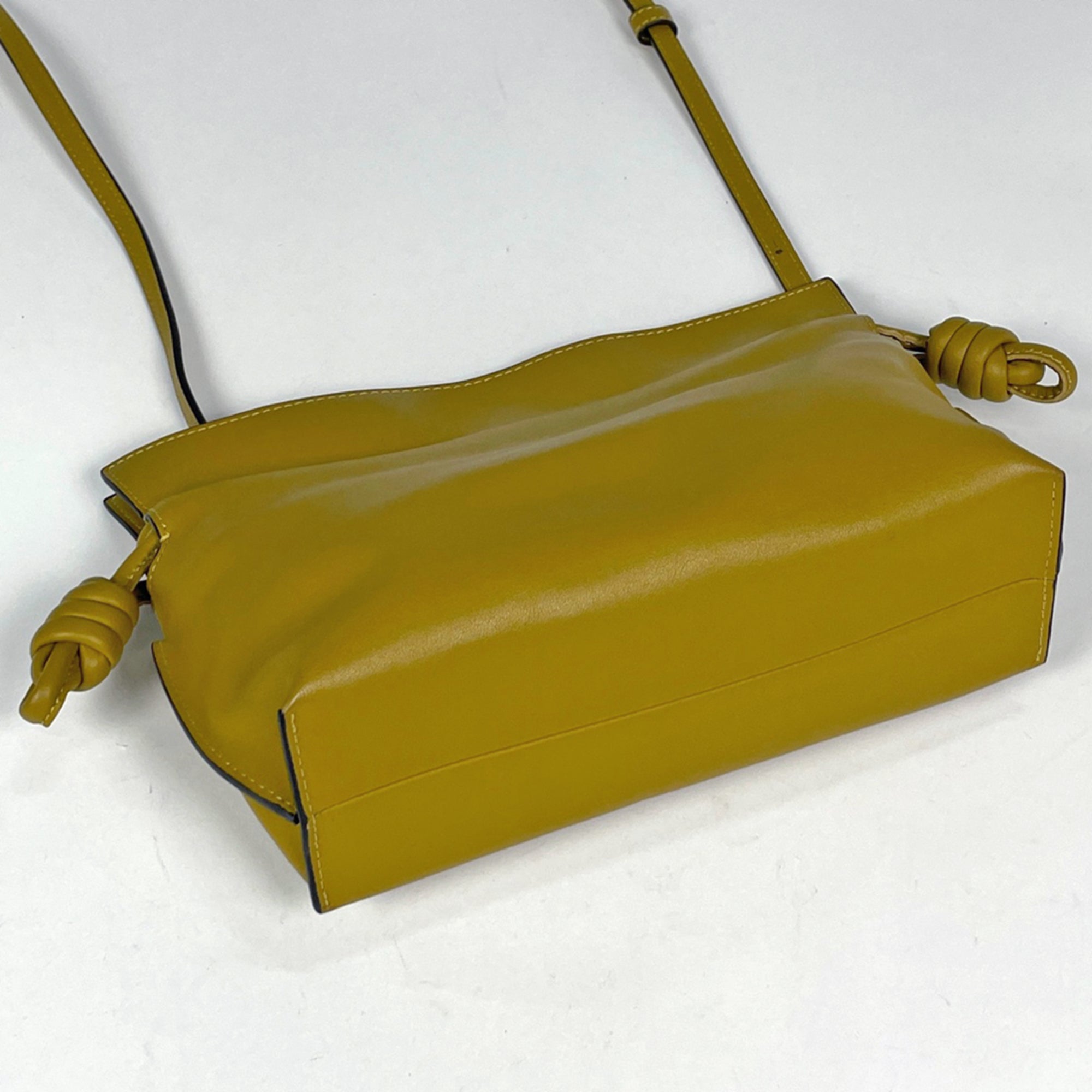 Loewe Flamenco Yellow Leather Shoulder Bag (Pre-Owned)