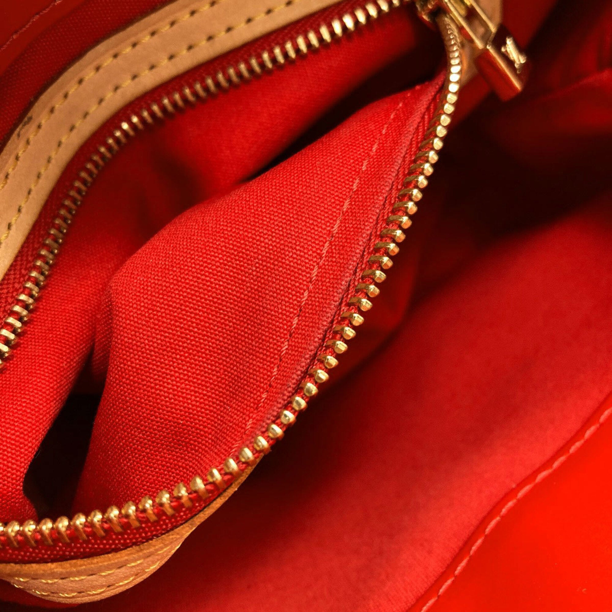 Louis Vuitton Vernis Red Color Vernis Handbag (Pre-Owned)