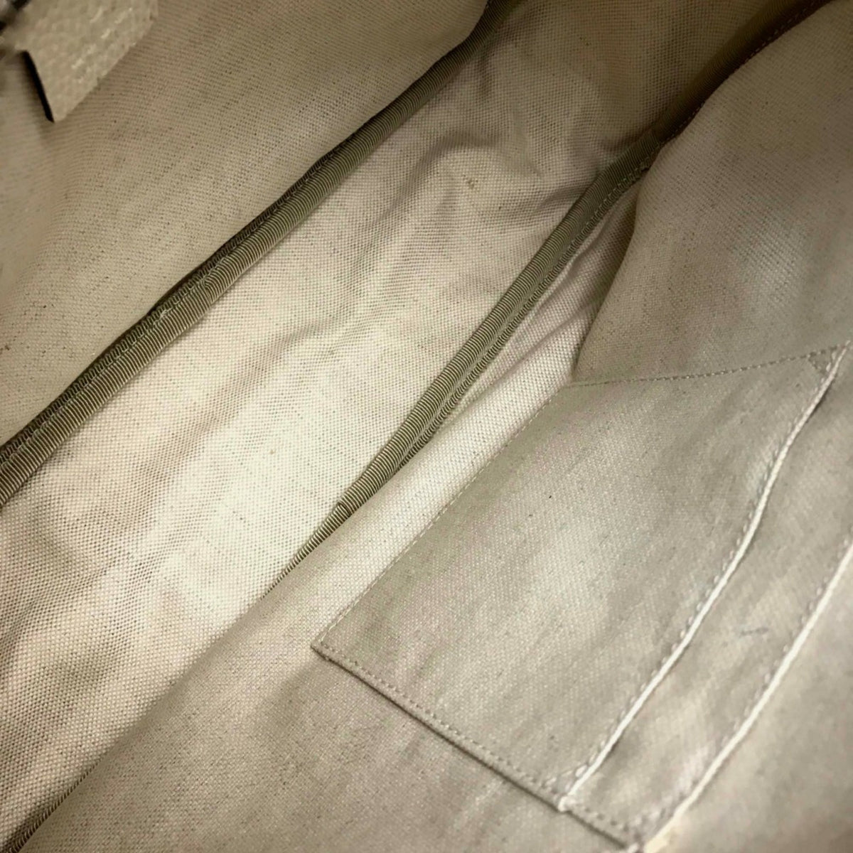 Gucci White Leather Shoulder Bag (Pre-Owned)