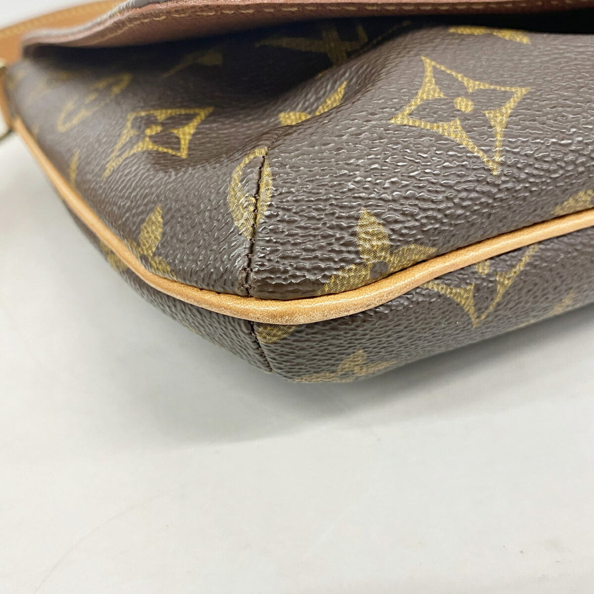 Louis Vuitton Brown Shoulder Bag (Pre-Owned)