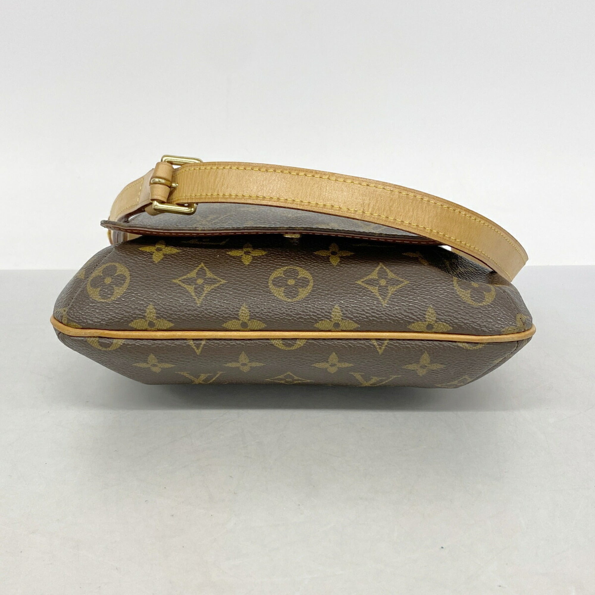 Louis Vuitton Brown Shoulder Bag (Pre-Owned)