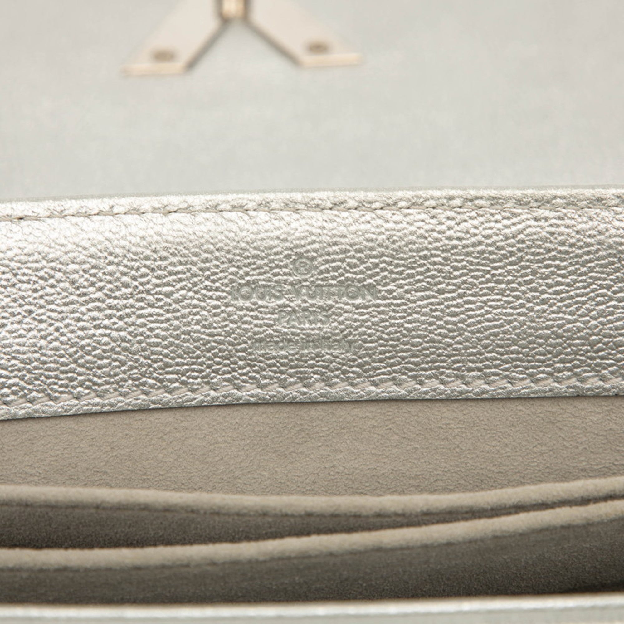Louis Vuitton Argent Silver Leather Shoulder Bag (Pre-Owned)