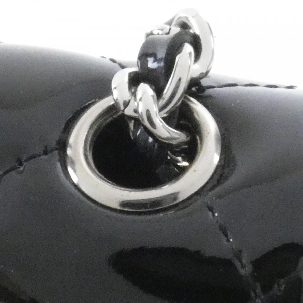 Chanel Black Leather Shoulder Bag (Pre-Owned)