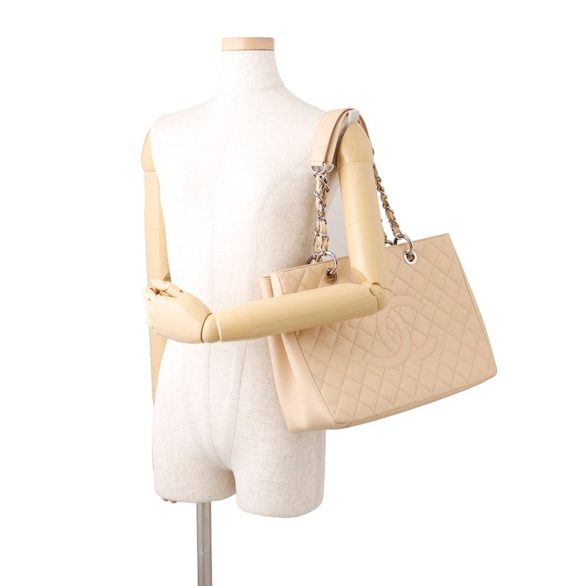 Chanel Matelasse Beige Grained Calfskin Handbag Shoulder Bag (Pre-Owned)