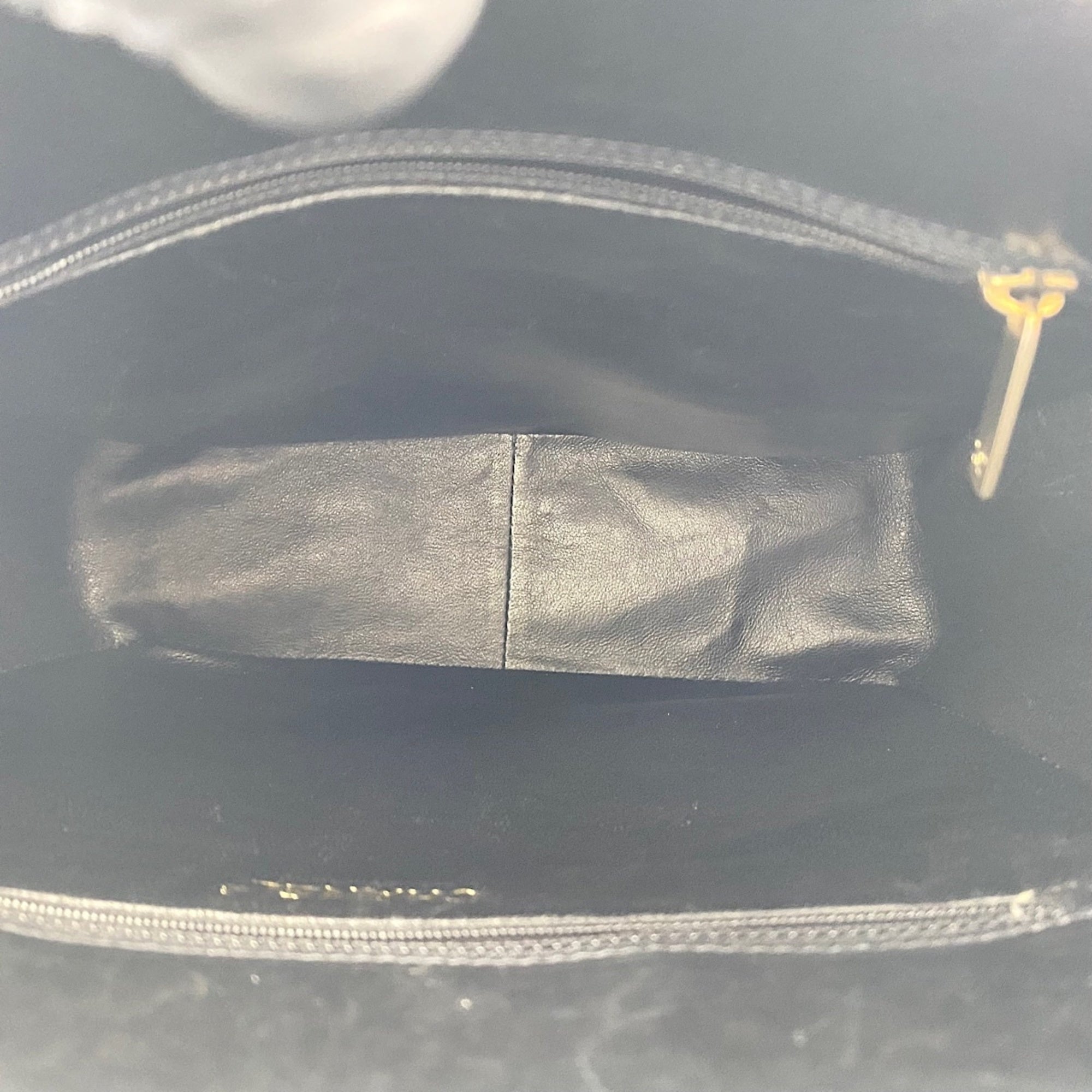 Chanel Black Leather Tote Bag (Pre-Owned)