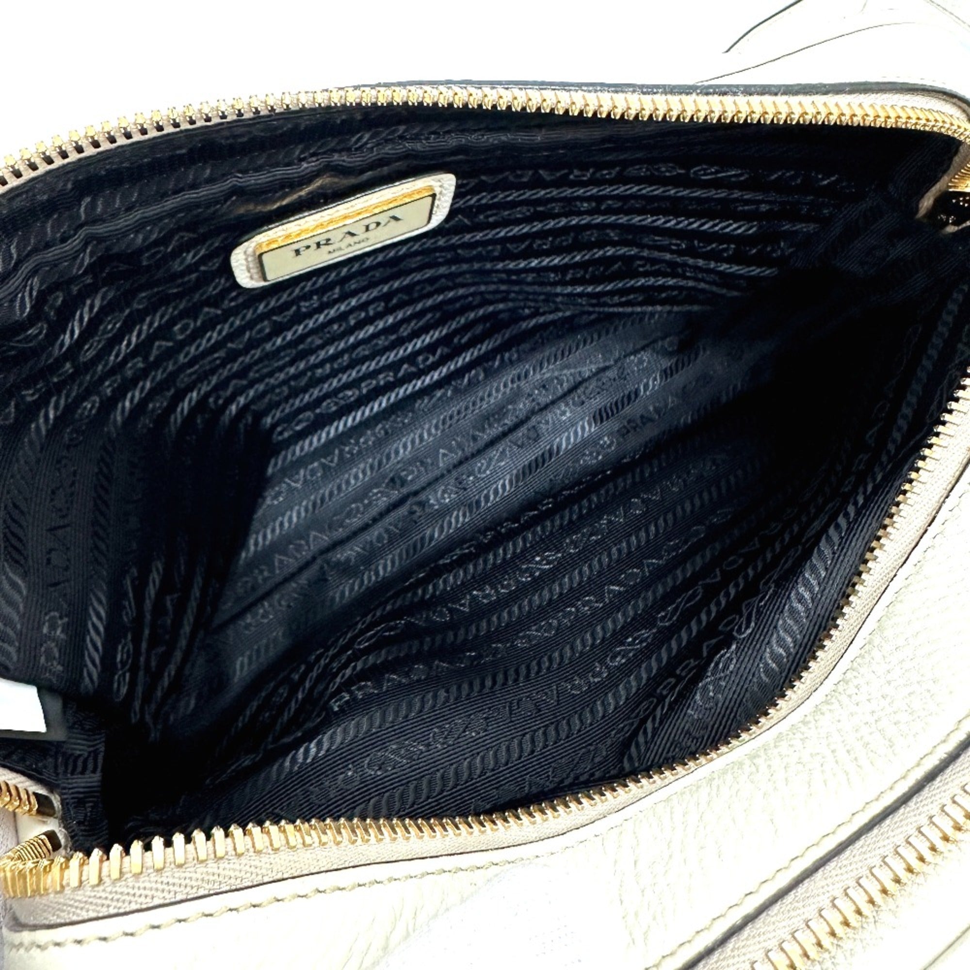 Prada White Leather Shoulder Bag (Pre-Owned)