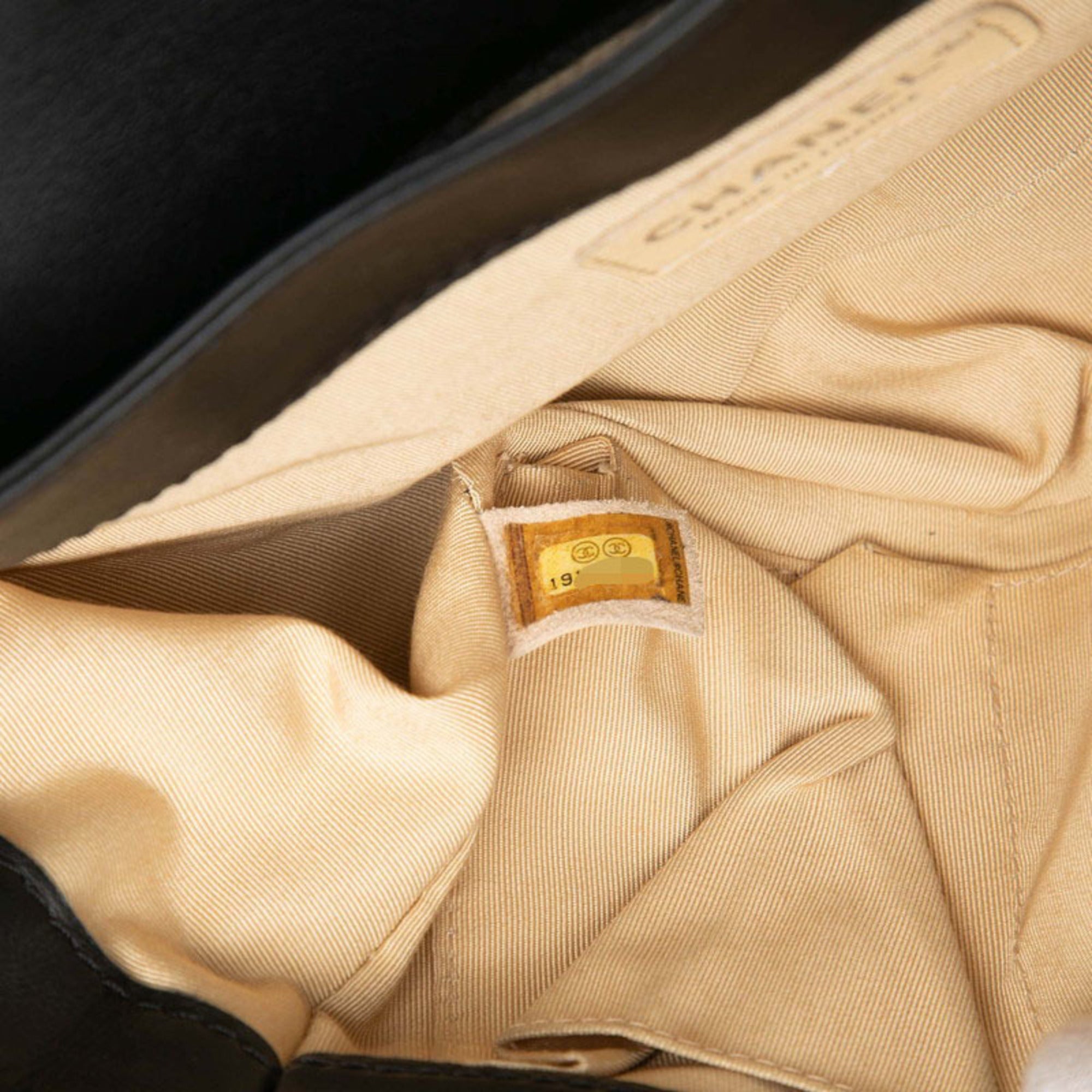 Chanel Beige Black Leather Shoulder Bag (Pre-Owned)