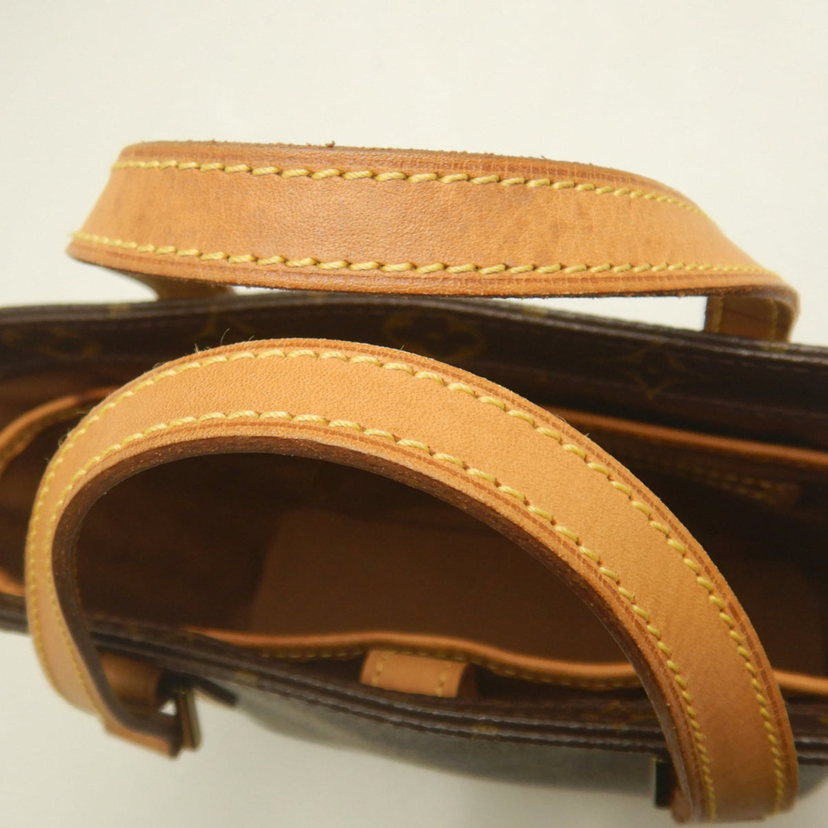 Louis Vuitton Brown Monogram Canvas Handbag (Pre-Owned)