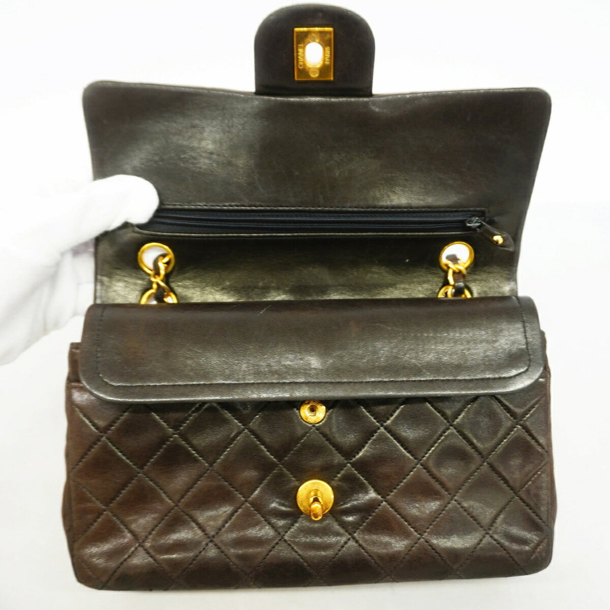 Chanel Black Leather Shoulder Bag (Pre-Owned)