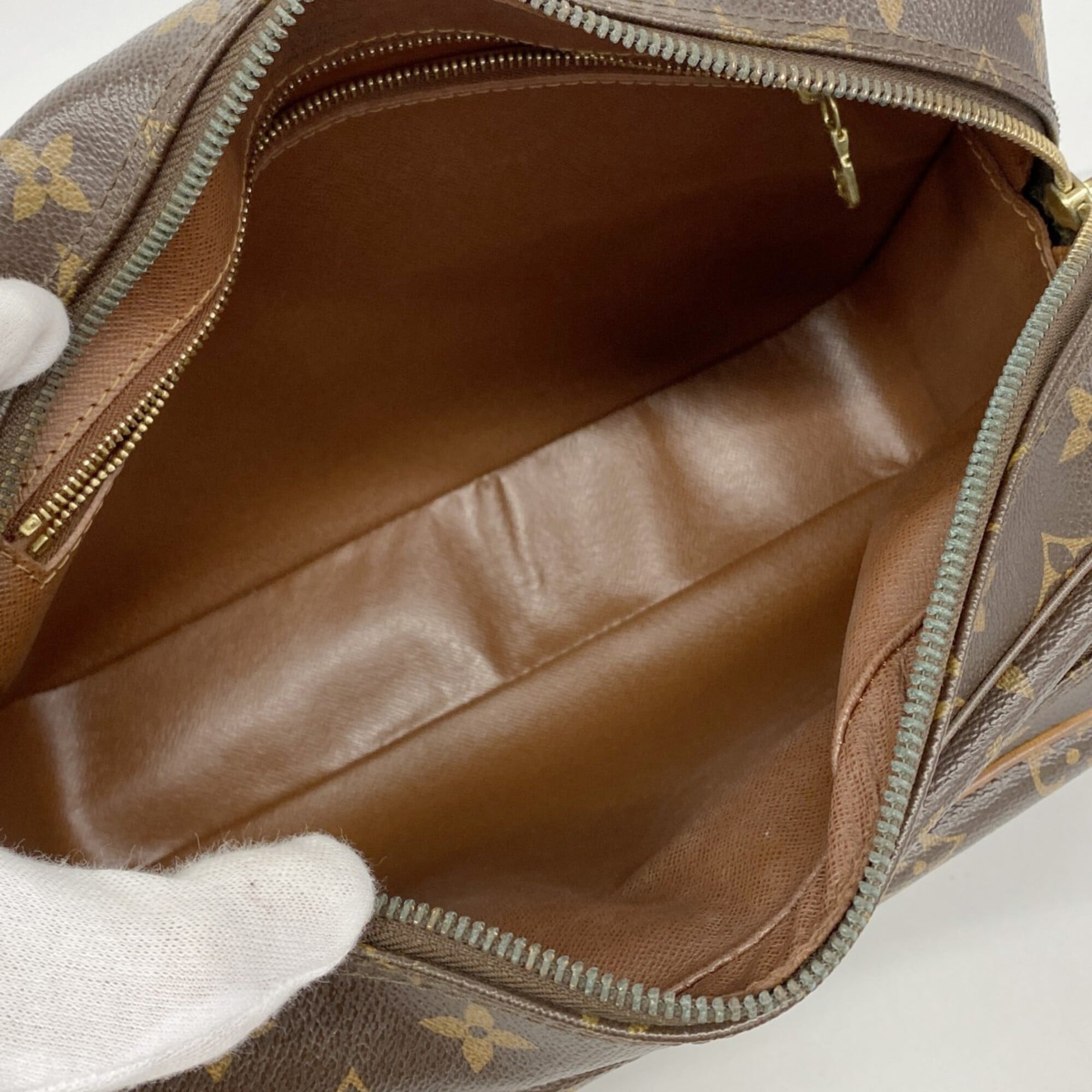 Louis Vuitton Brown Shoulder Bag (Pre-Owned)