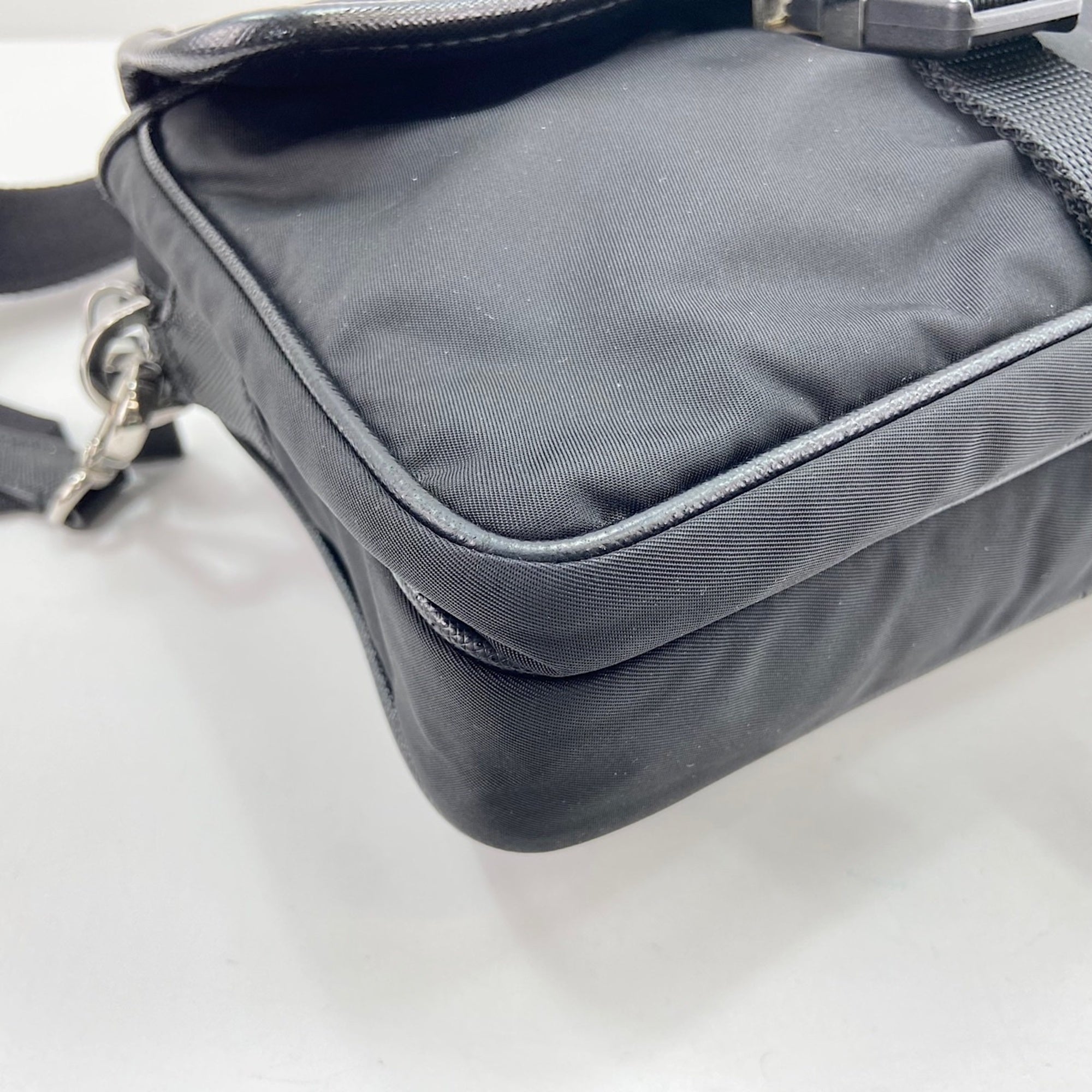 Prada Black Nylon Shoulder Bag (Pre-Owned)