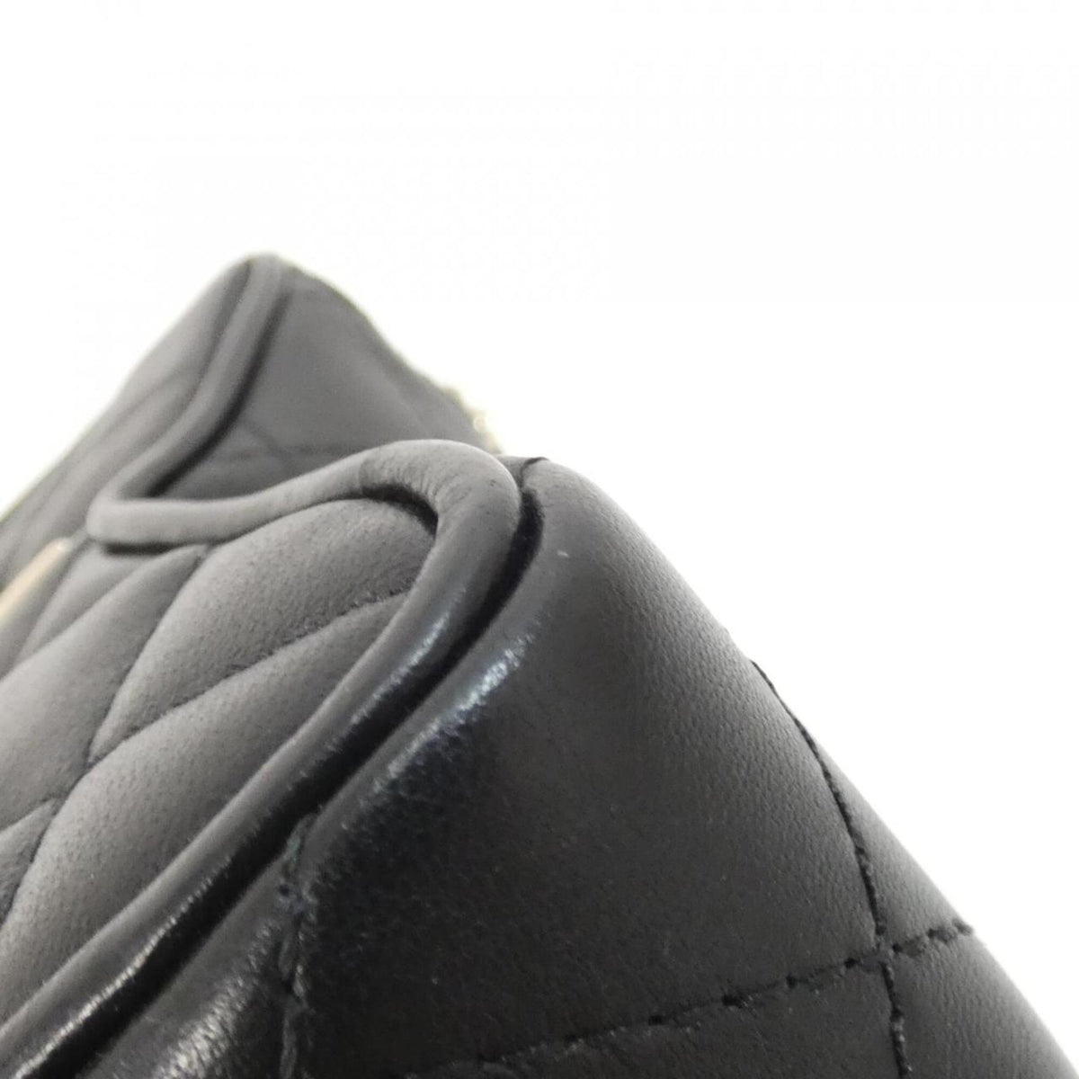Chanel Black Leather Shoulder Bag (Pre-Owned)