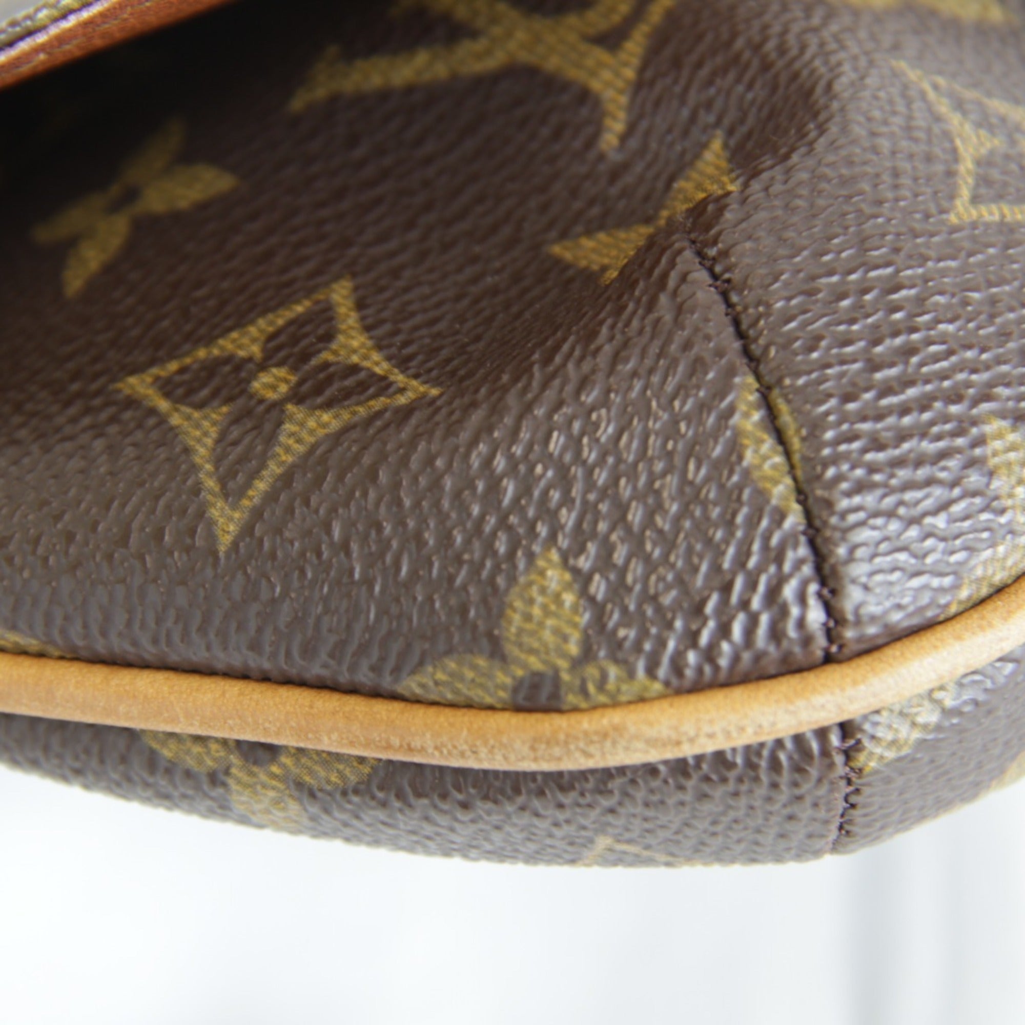 Louis Vuitton Monogram Monogram Canvas Shoulder Bag (Pre-Owned)