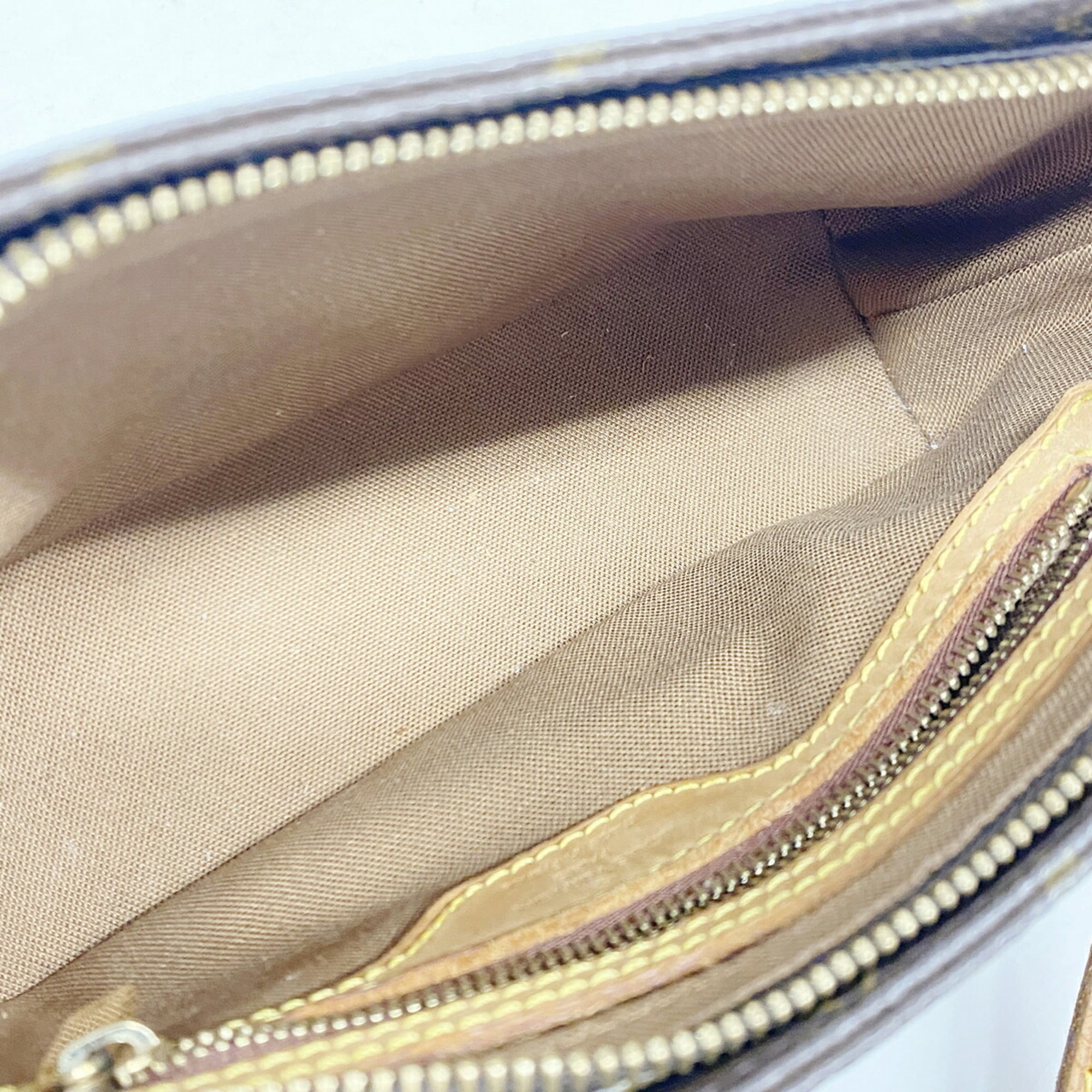 Louis Vuitton Brown Shoulder Bag (Pre-Owned)