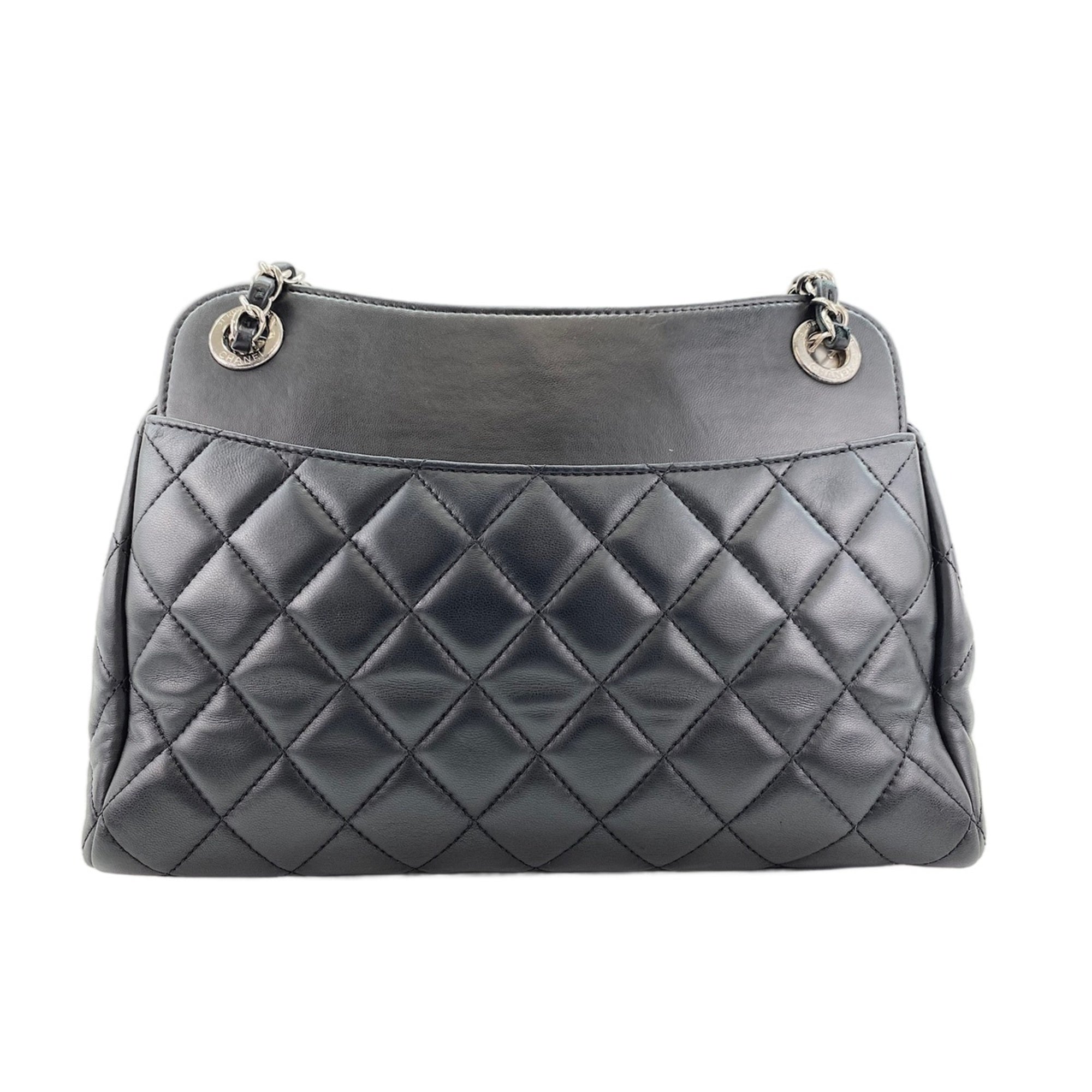 Chanel Black Shoulder Bag (Pre-Owned)