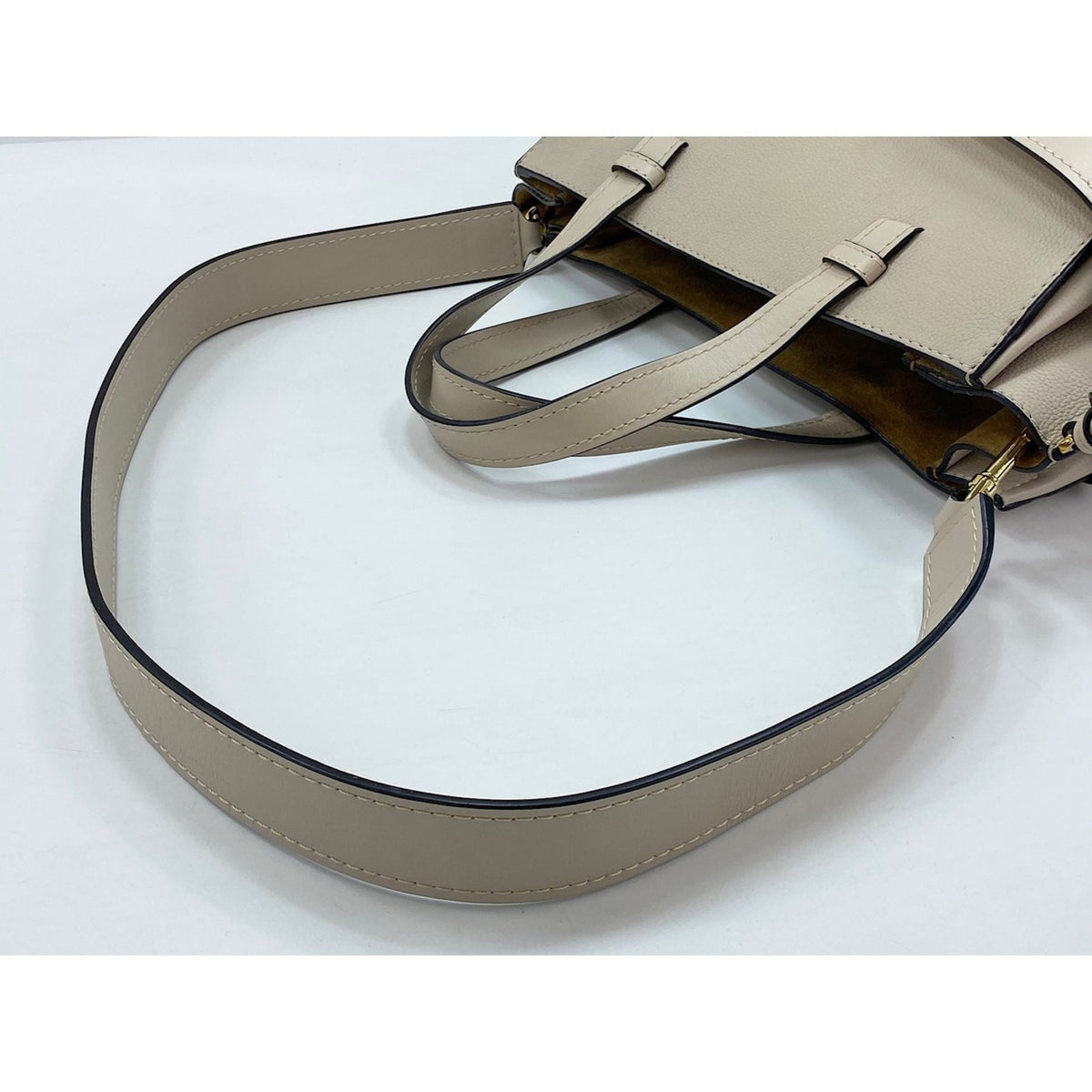 Loewe Beige Handbag (Pre-Owned)