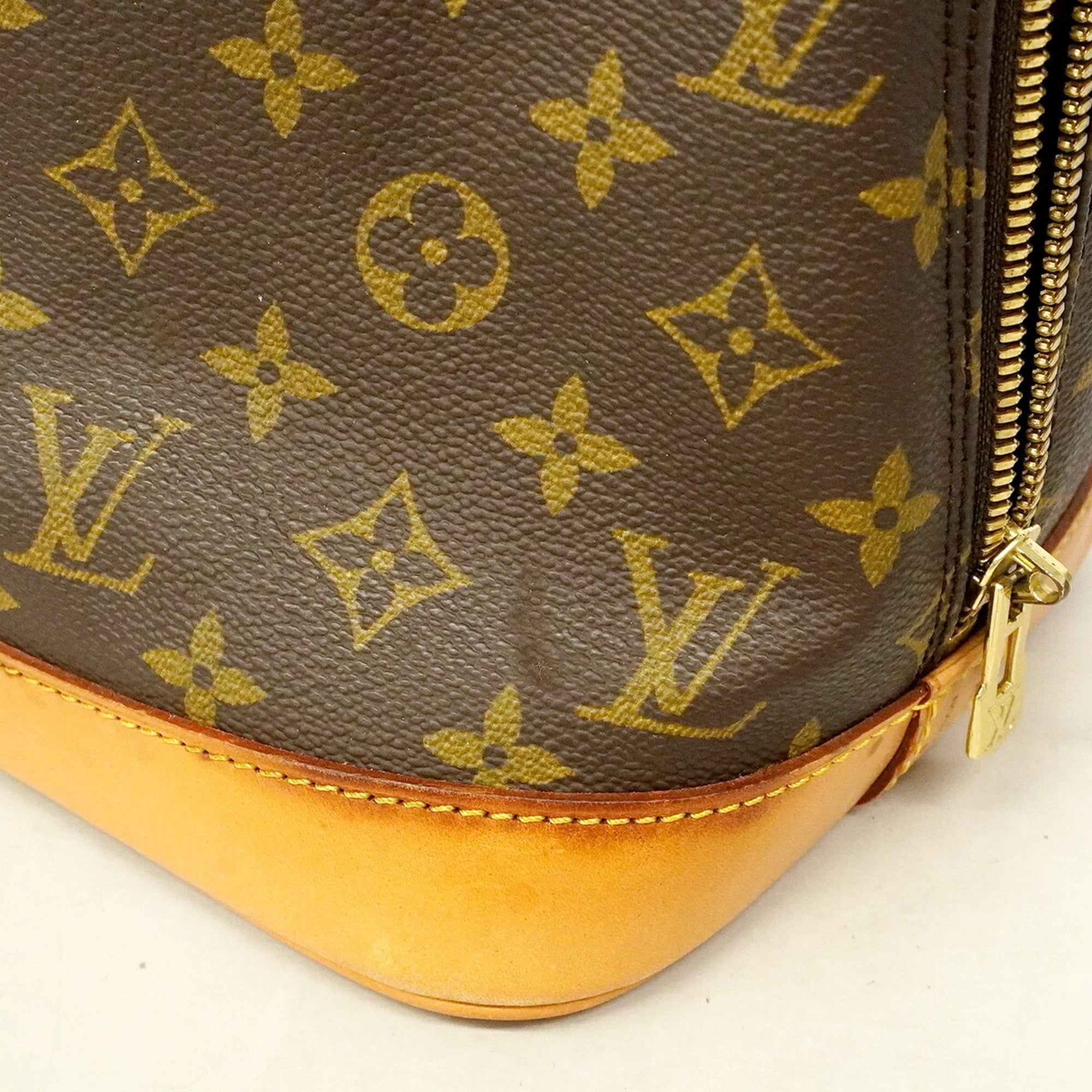 Louis Vuitton Brown Handbag (Pre-Owned)