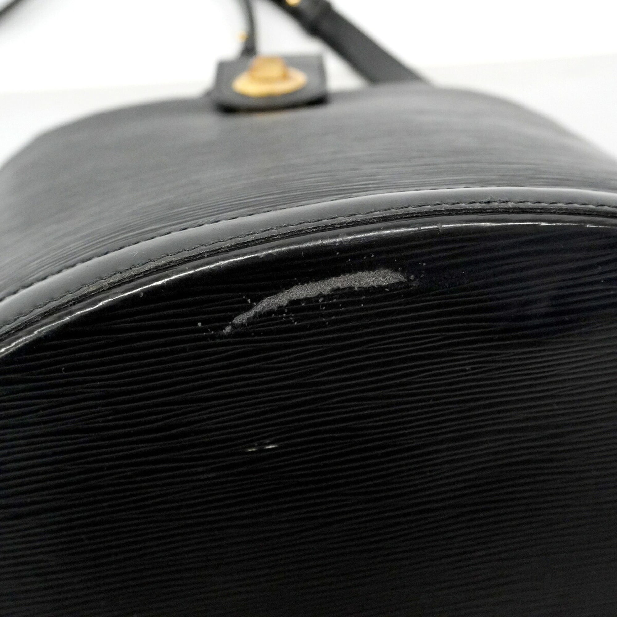 Louis Vuitton Noir Shoulder Bag (Pre-Owned)