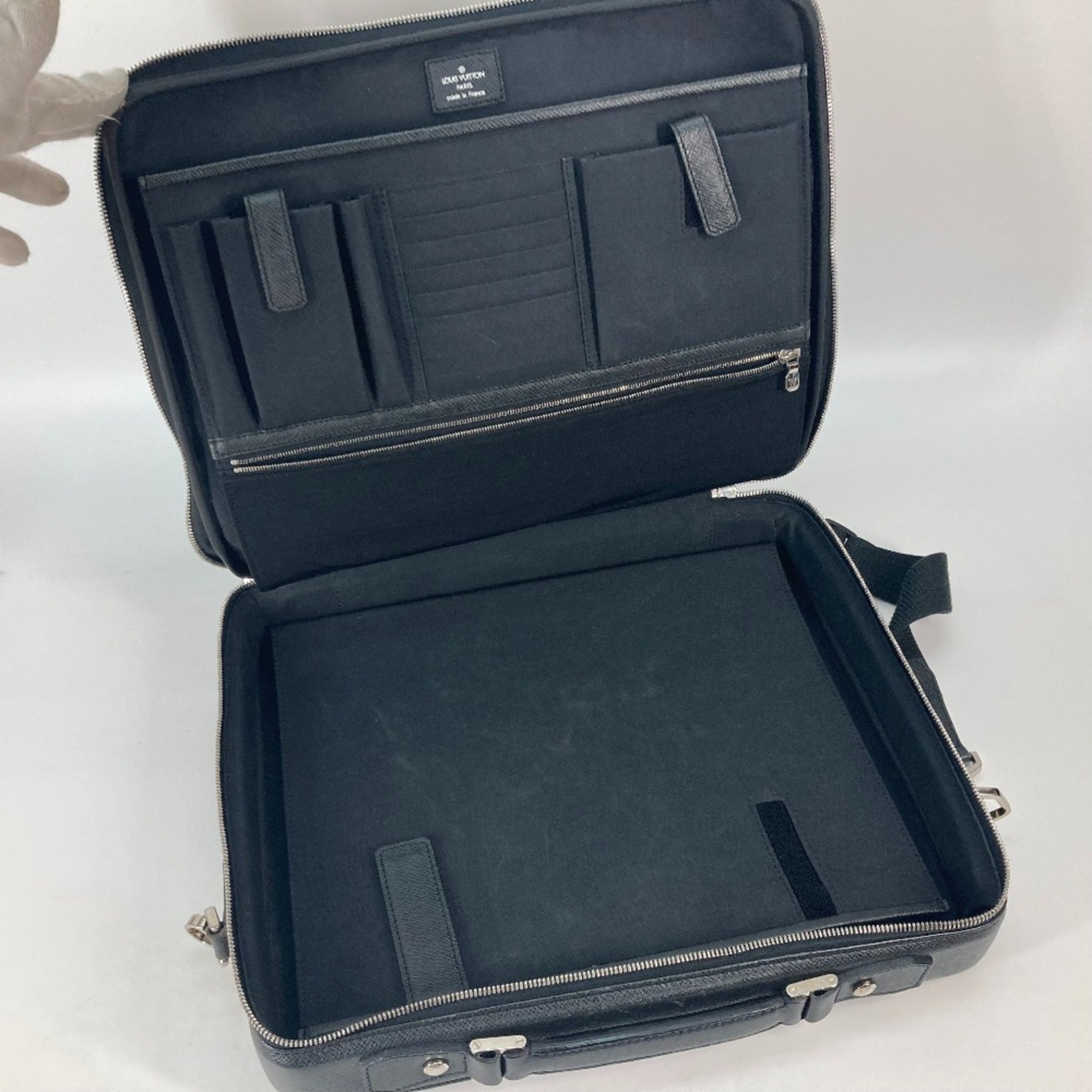 Louis Vuitton Black Leather Briefcase (Pre-Owned)