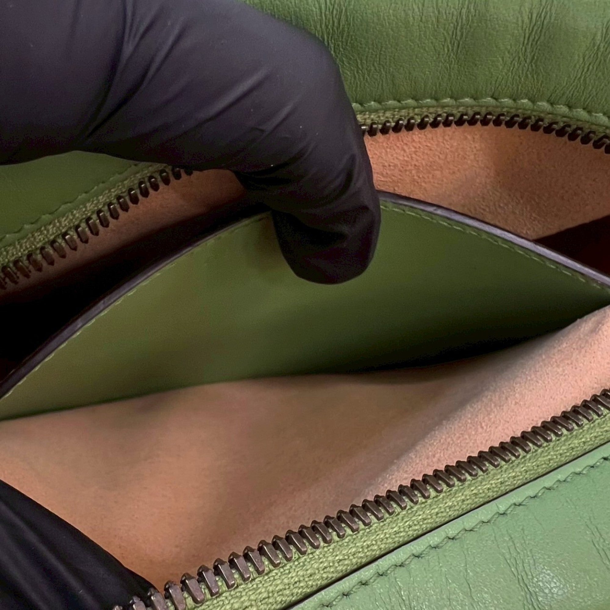 Gucci Green Leather Pochette Shoulder Bag (Pre-Owned)