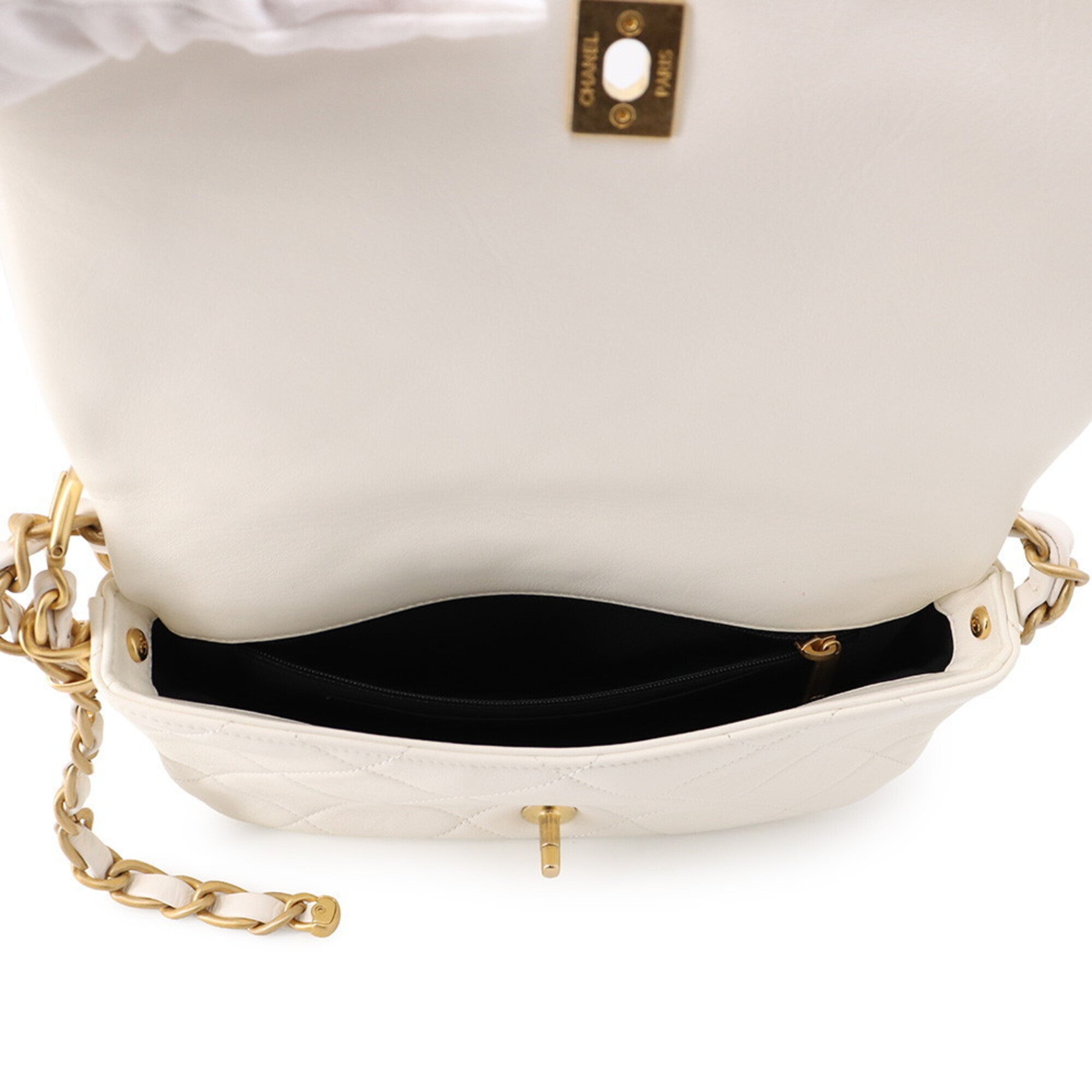 Chanel White Leather Shoulder Bag (Pre-Owned)