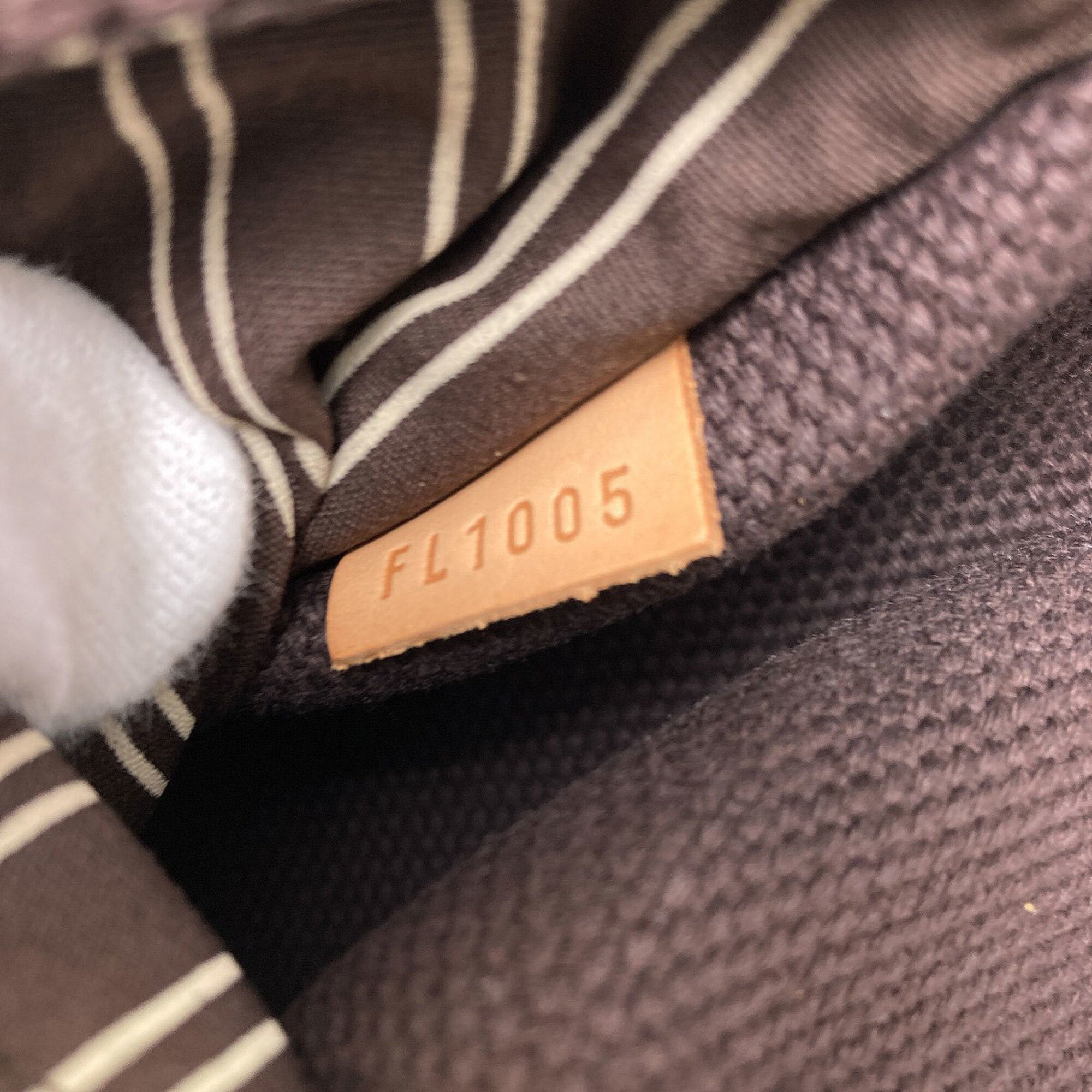 Louis Vuitton Brown Canvas Shoulder Bag (Pre-Owned)