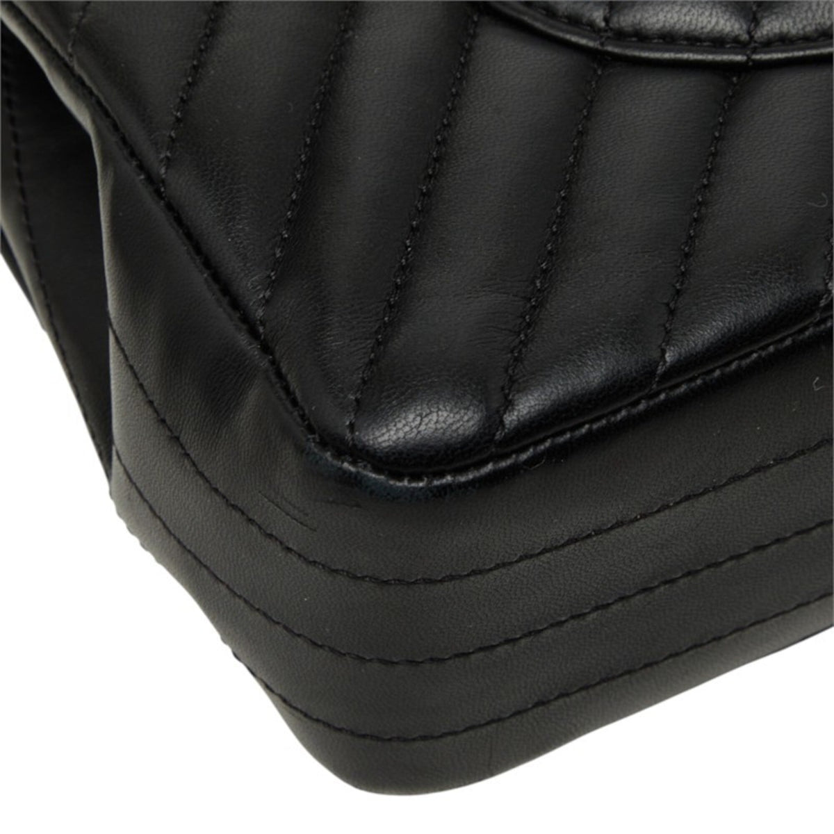 Chanel Black Leather Shoulder Bag (Pre-Owned)