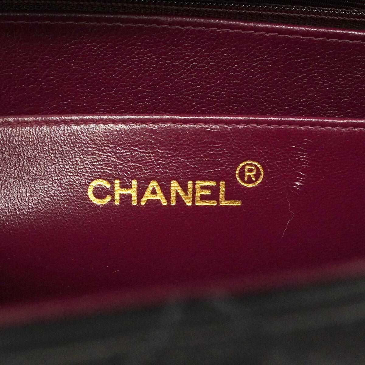 Chanel Black Leather Shoulder Bag (Pre-Owned)