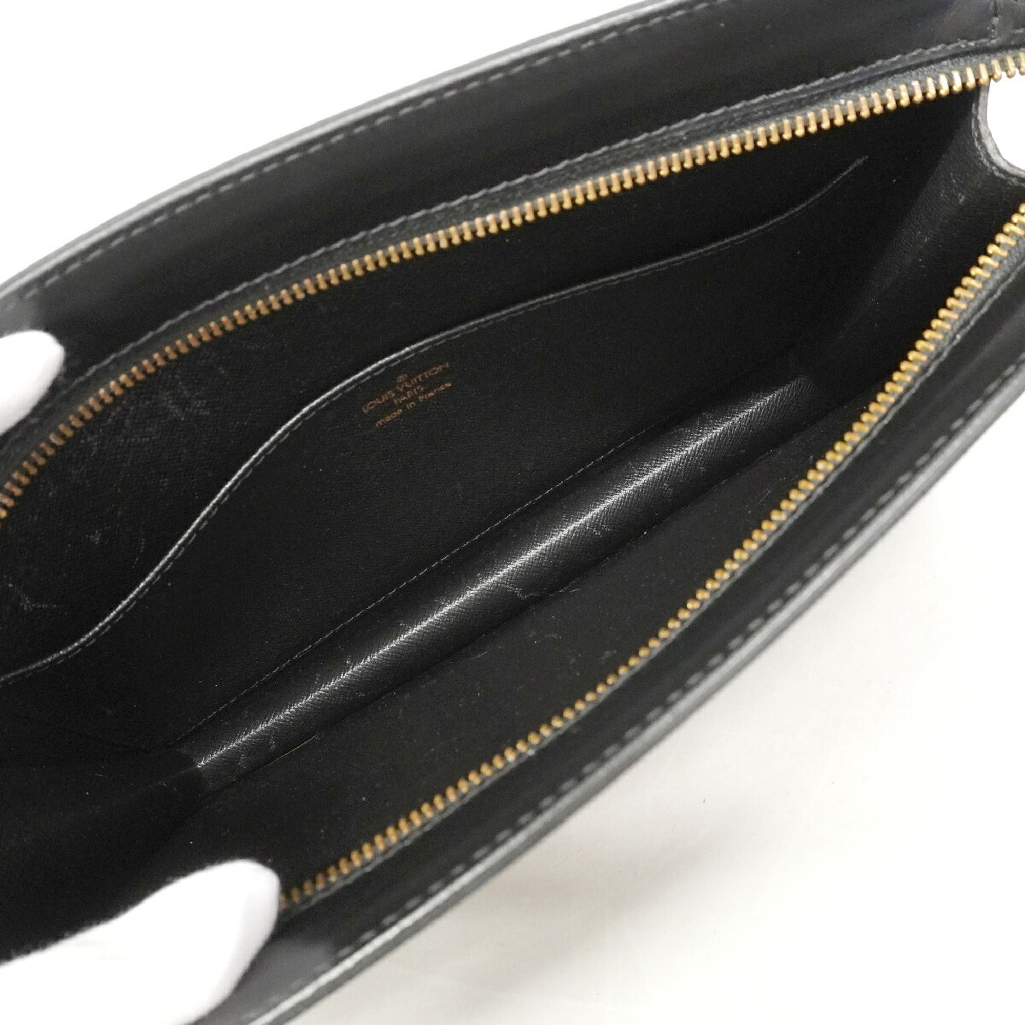 Louis Vuitton Noir Clutch Bag (Pre-Owned)
