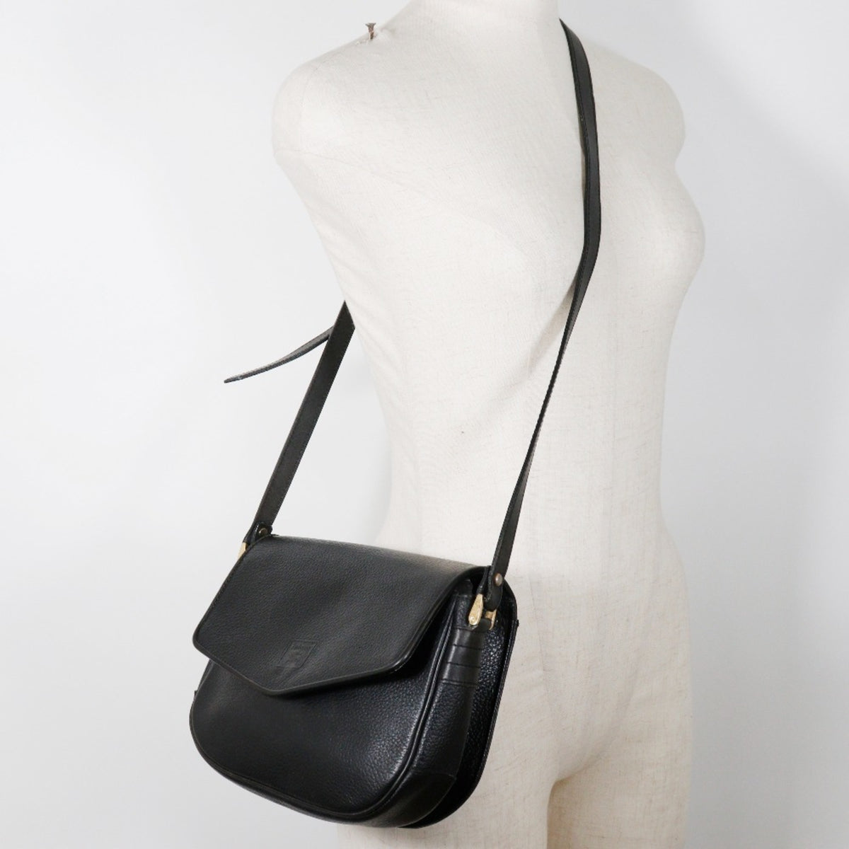 Burberry Black Leather Shoulder Bag (Pre-Owned)