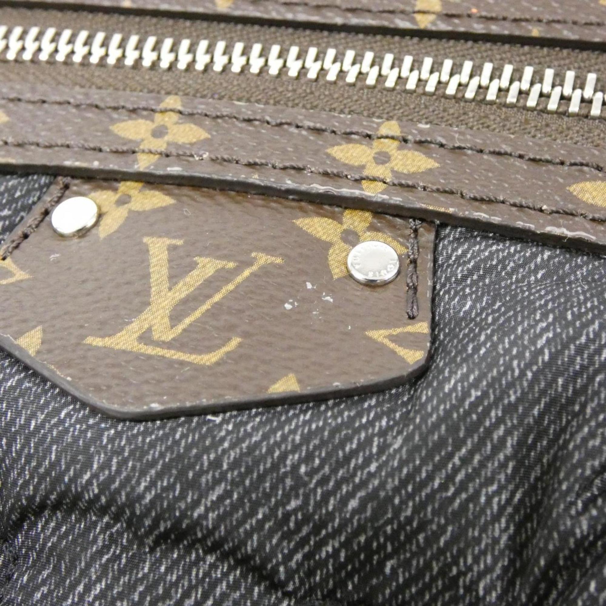 Louis Vuitton Black Nylon Shoulder Bag (Pre-Owned)