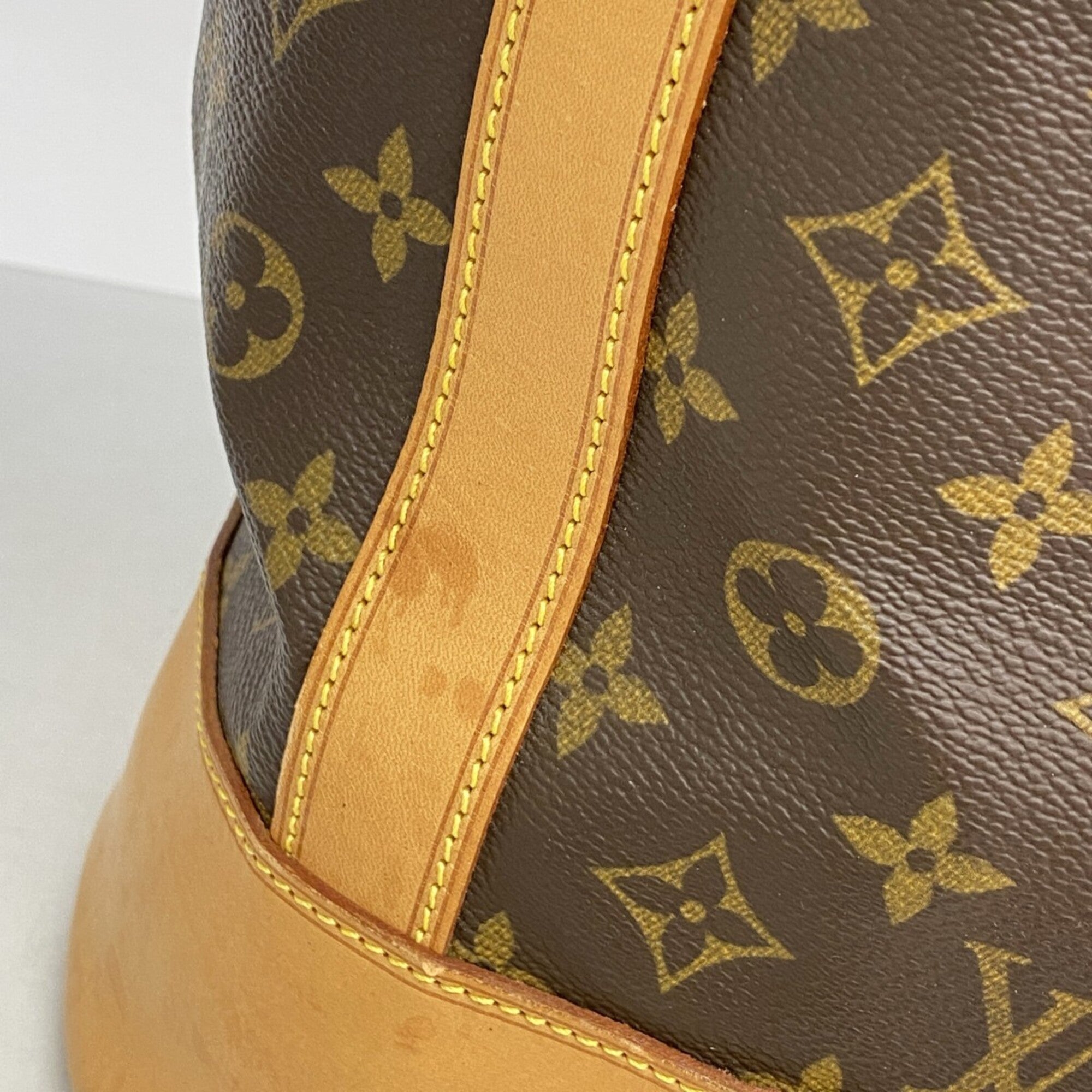 Louis Vuitton Brown Shoulder Bag (Pre-Owned)