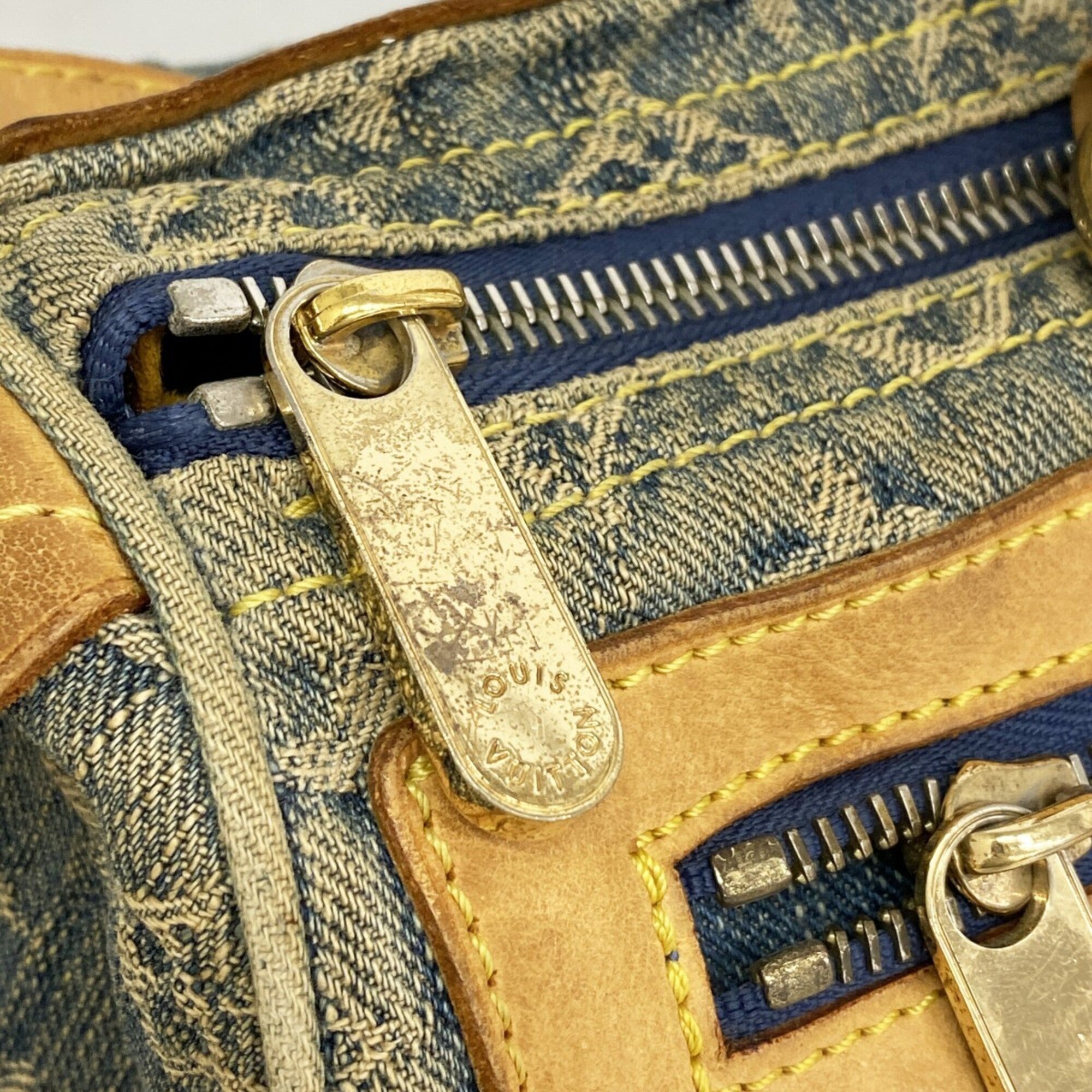 Louis Vuitton Blue Handbag (Pre-Owned)