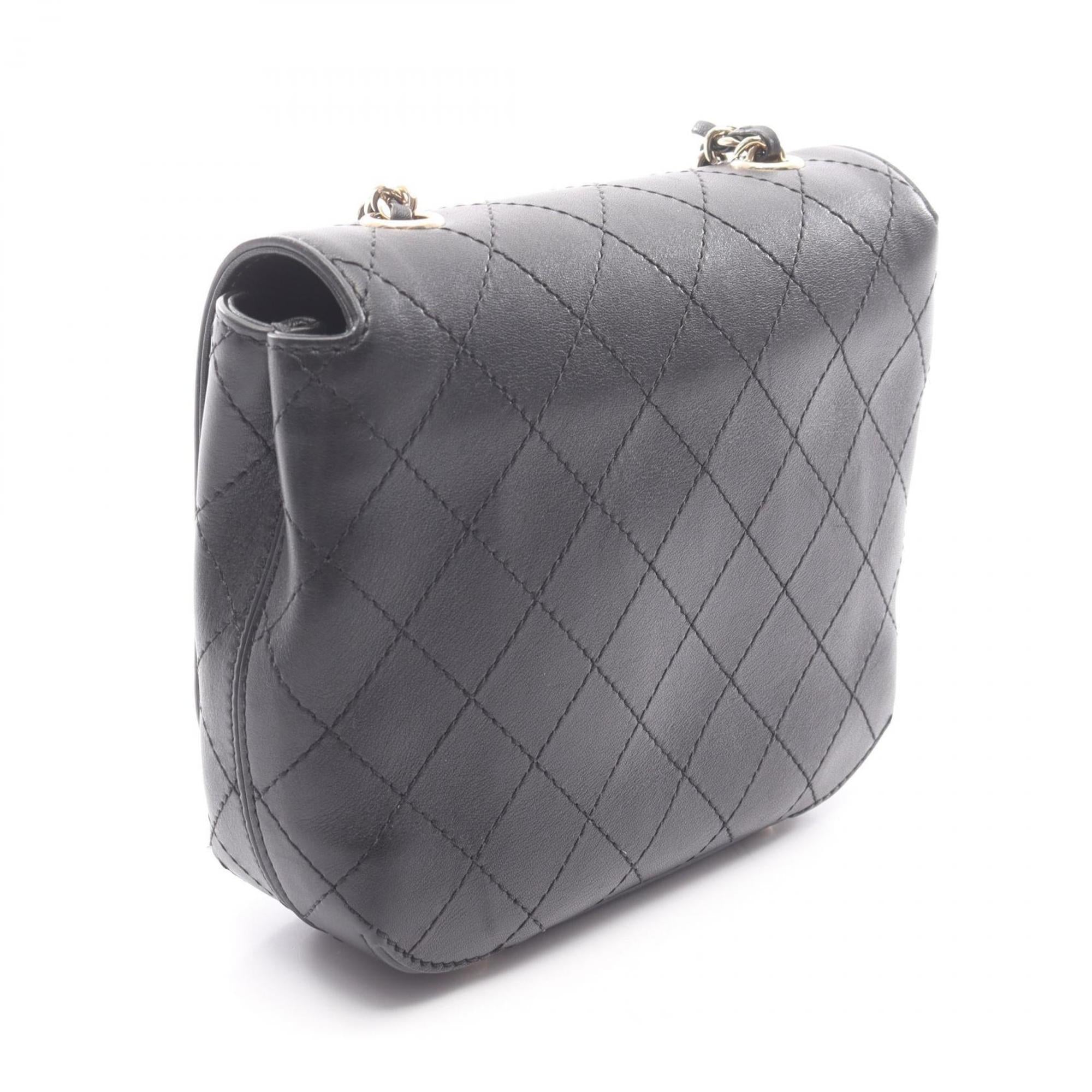 Chanel Black Leather Shoulder Bag (Pre-Owned)